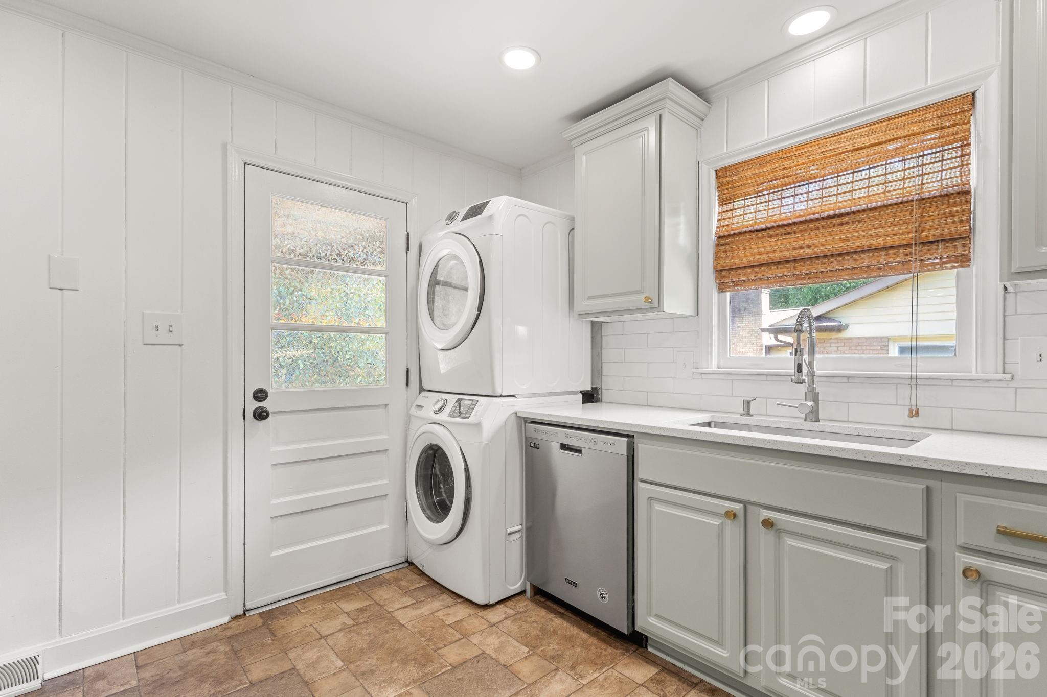 1527 Woodhill Lane — Charlotte