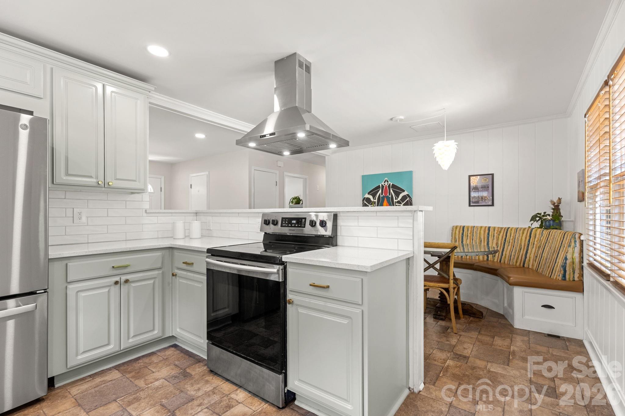 1527 Woodhill Lane — Charlotte