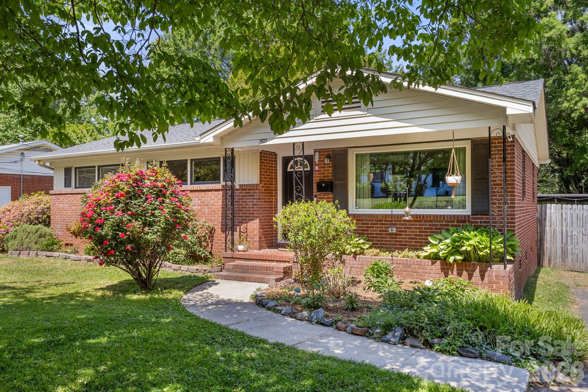 1527 Woodhill Lane — Charlotte
