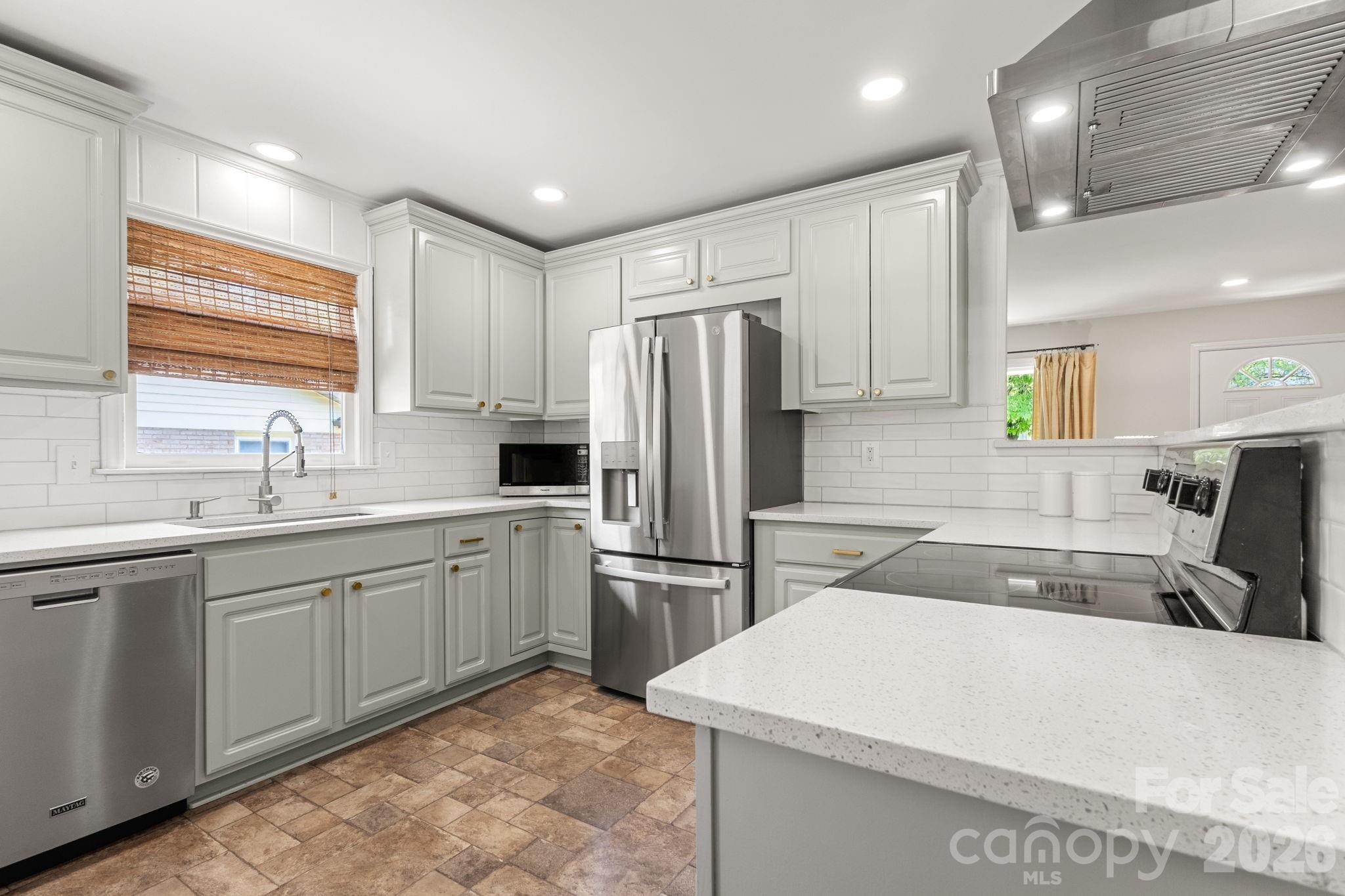1527 Woodhill Lane — Charlotte