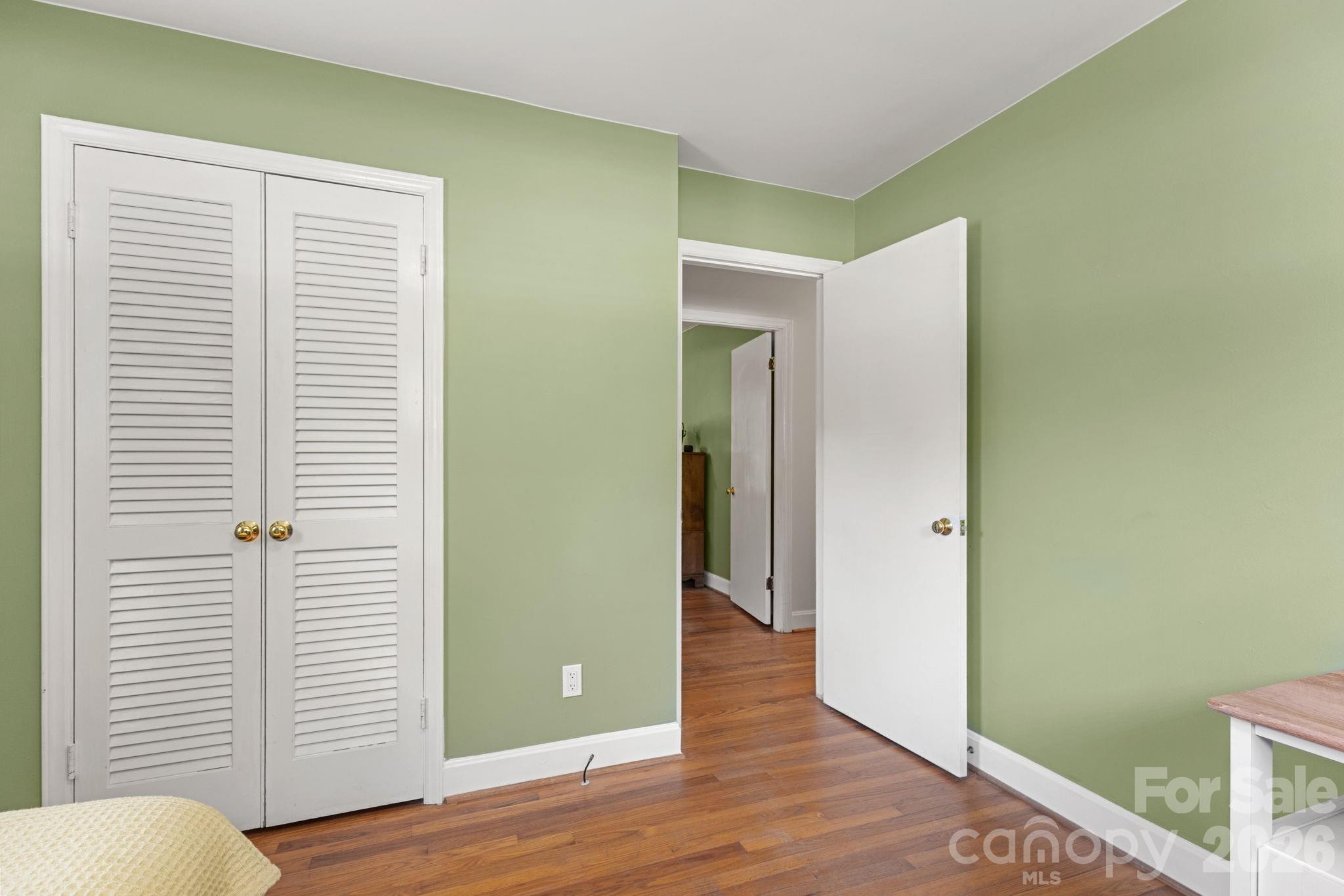 1527 Woodhill Lane — Charlotte