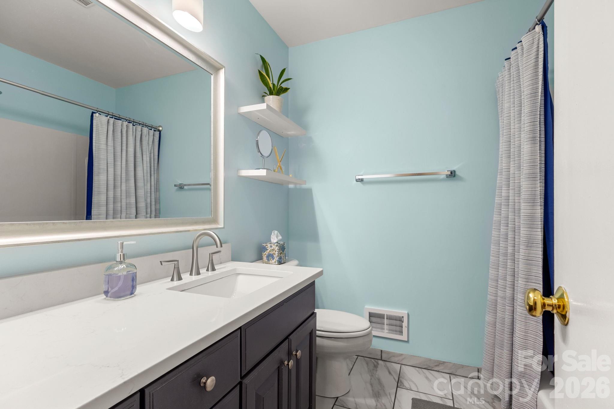1527 Woodhill Lane — Charlotte