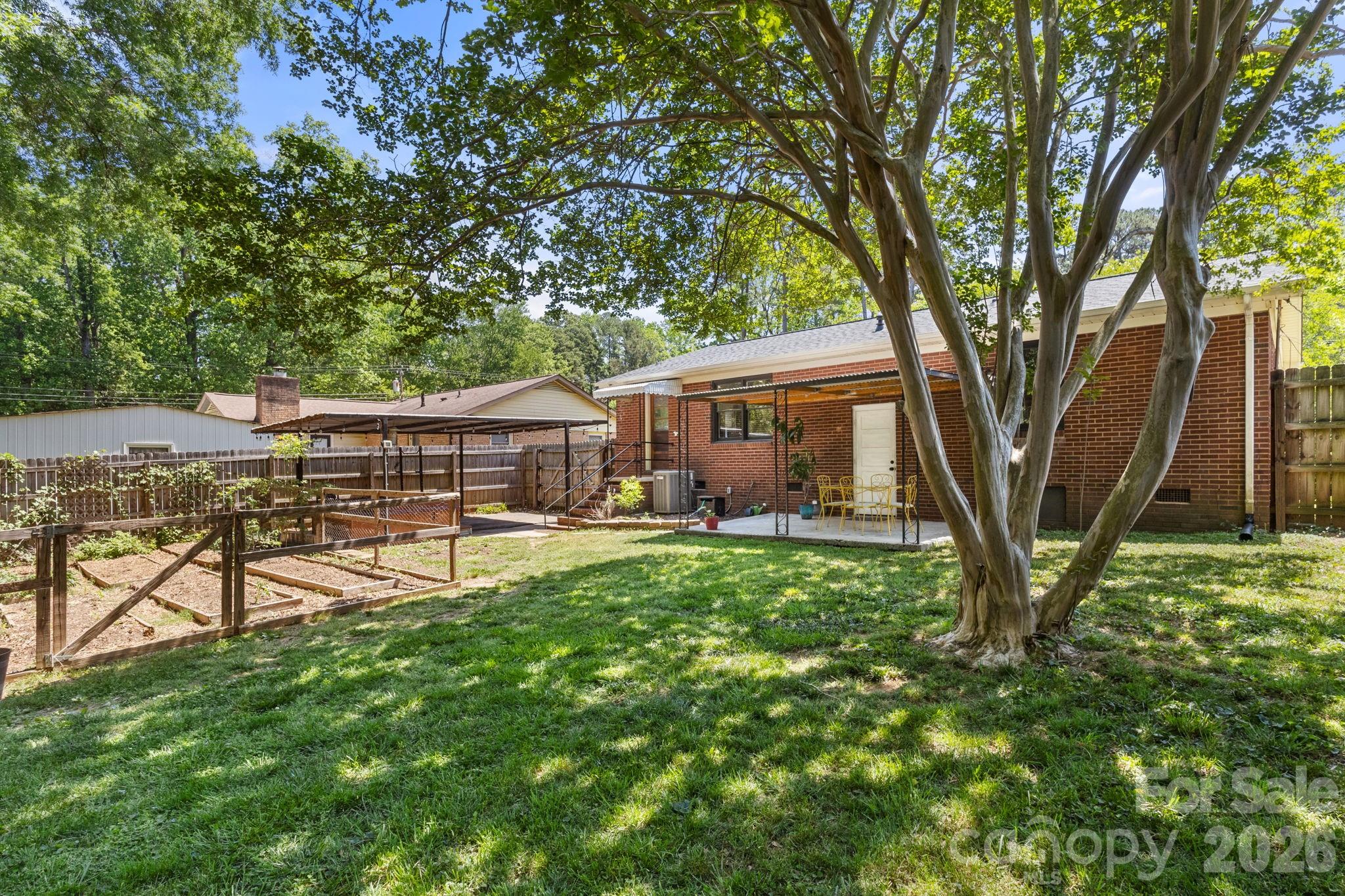 1527 Woodhill Lane — Charlotte