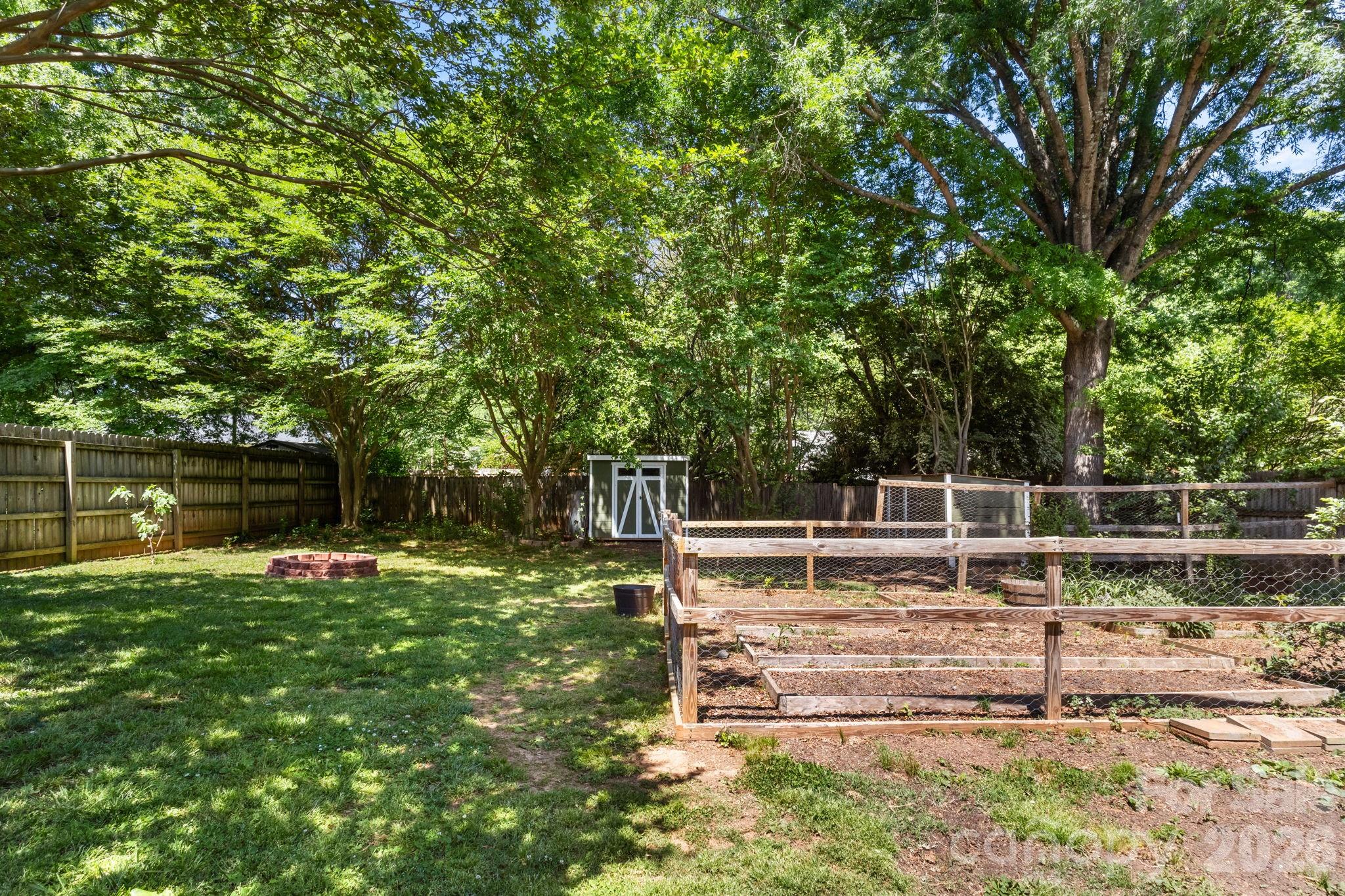 1527 Woodhill Lane — Charlotte