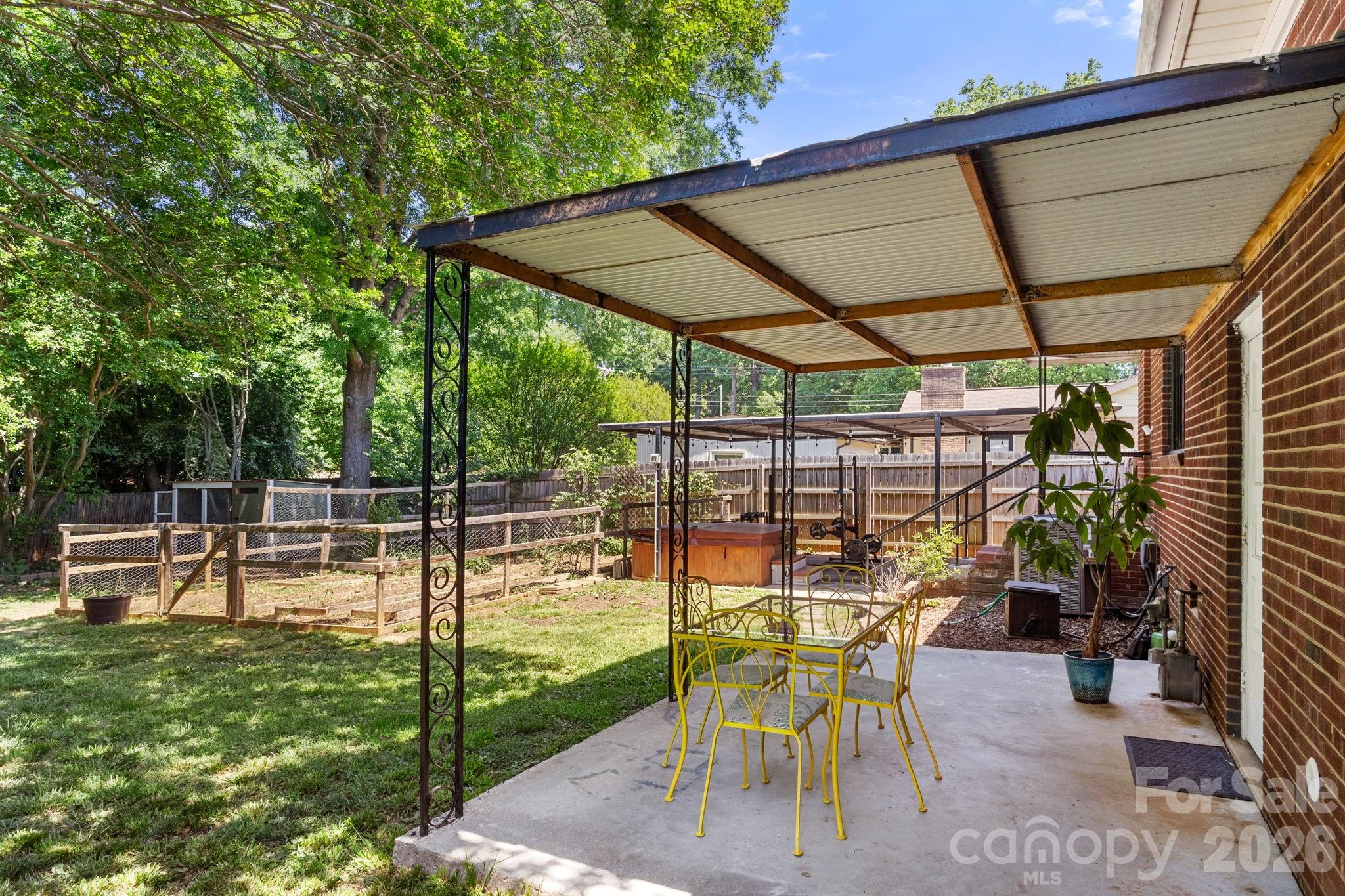 1527 Woodhill Lane — Charlotte