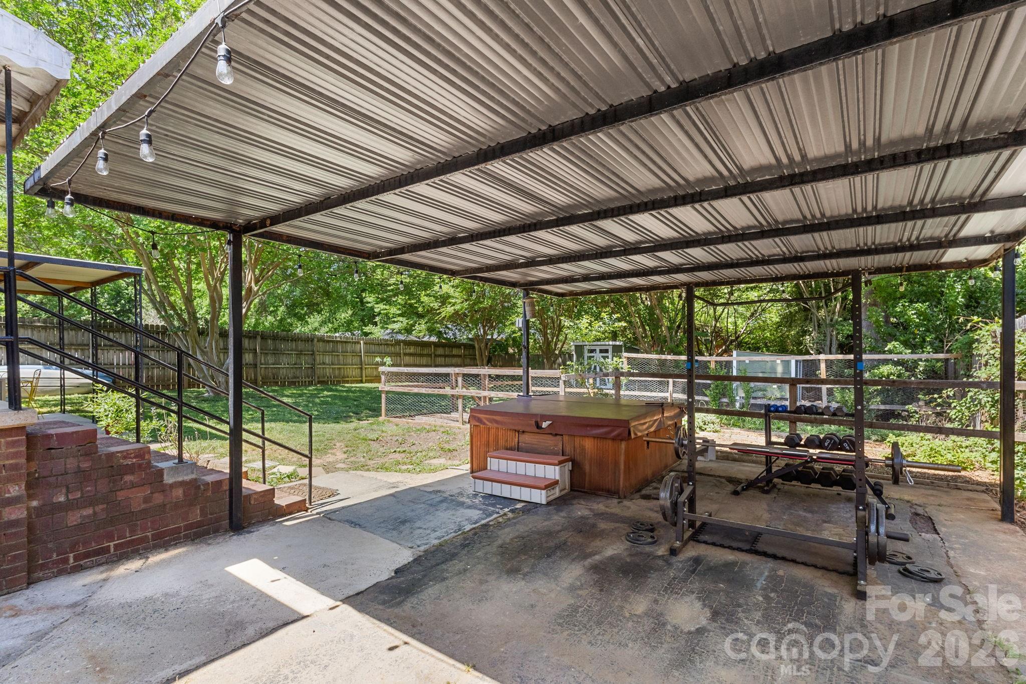 1527 Woodhill Lane — Charlotte