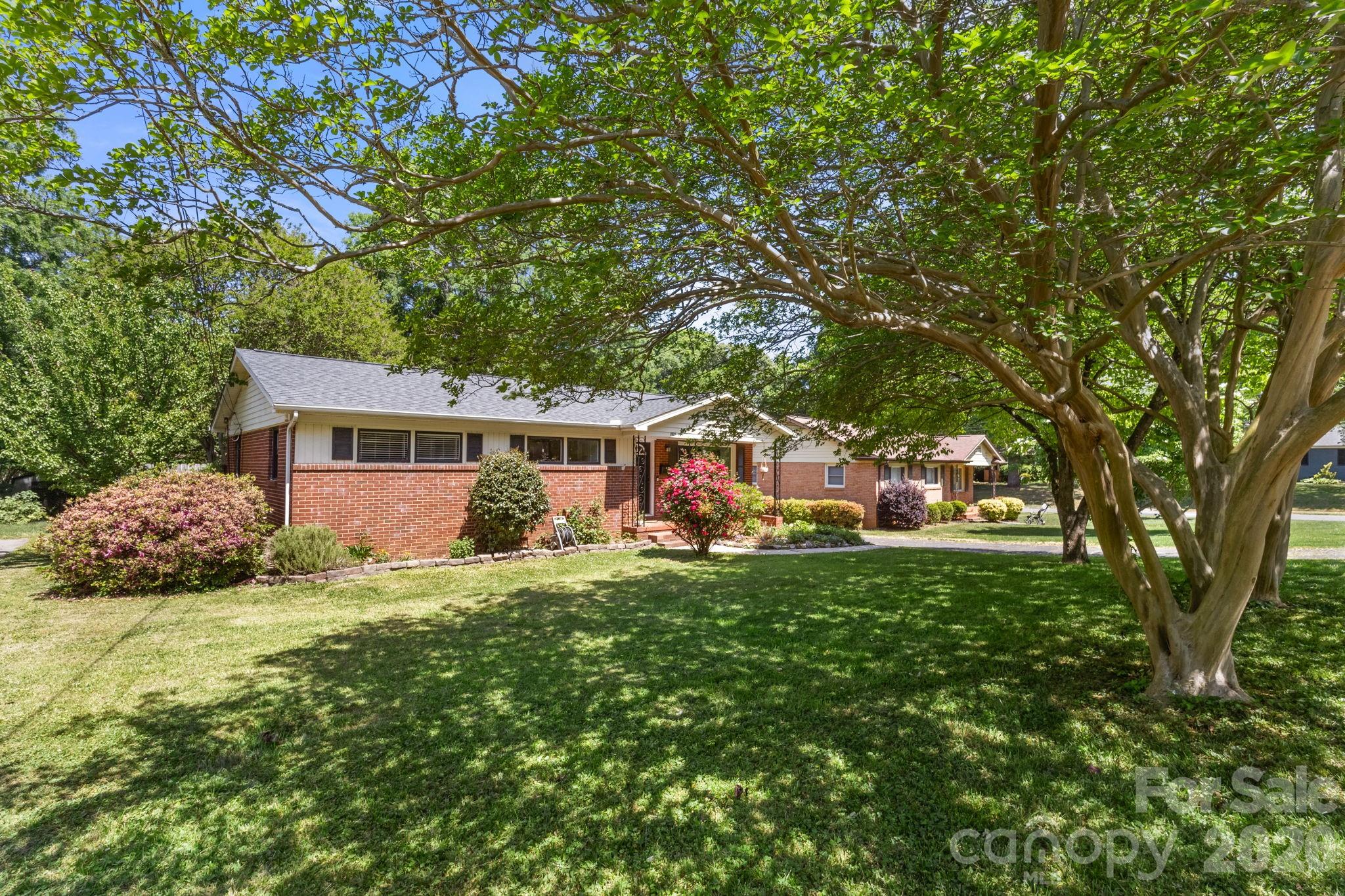 1527 Woodhill Lane — Charlotte
