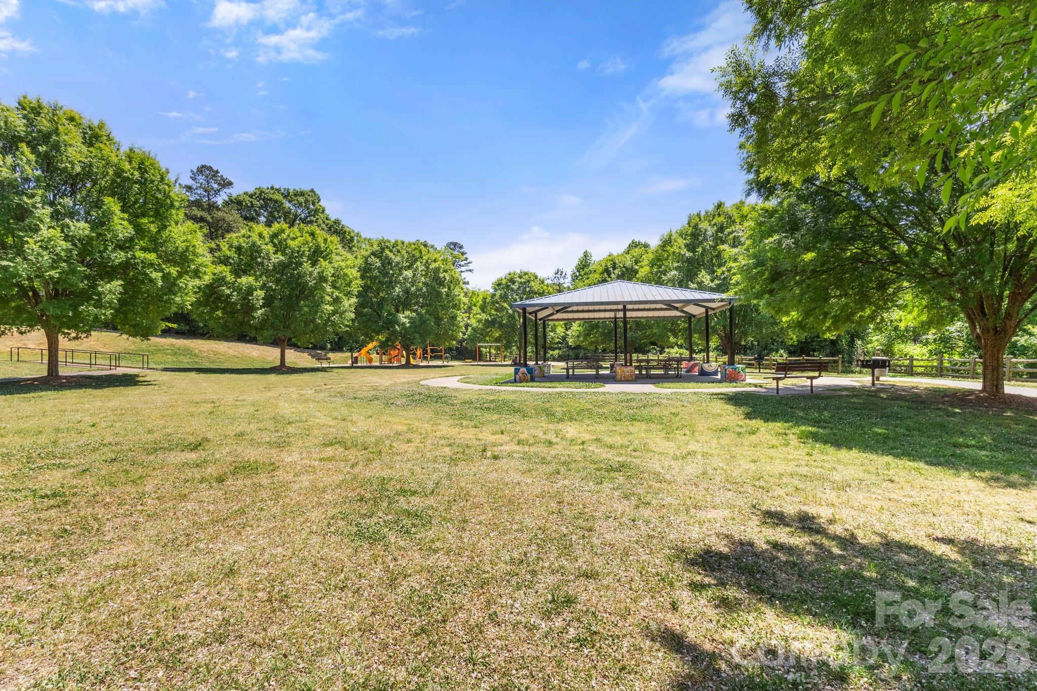 1527 Woodhill Lane — Charlotte
