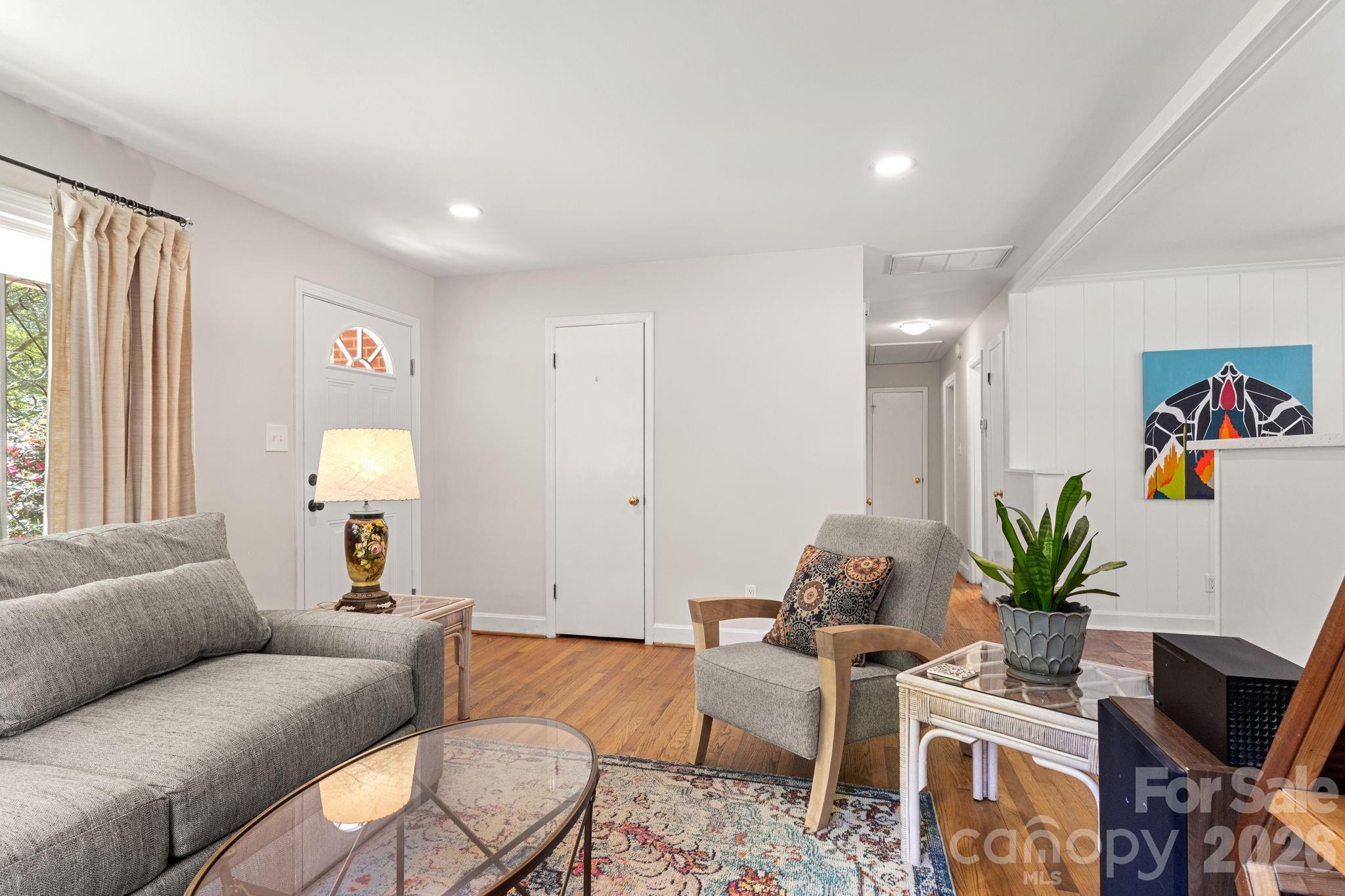 1527 Woodhill Lane — Charlotte
