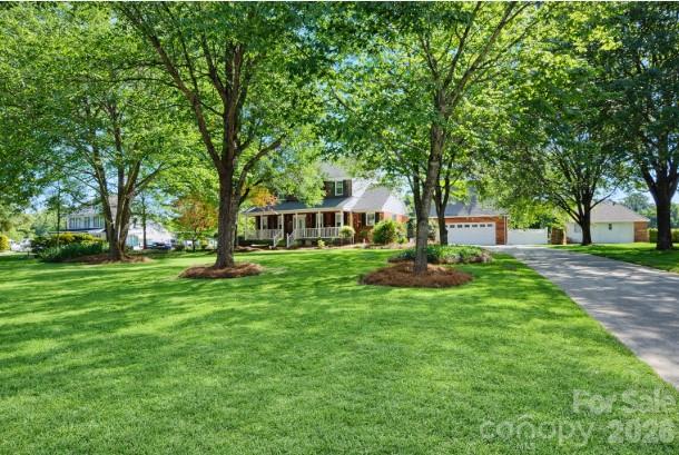 8225 Kensington Lane — Harrisburg