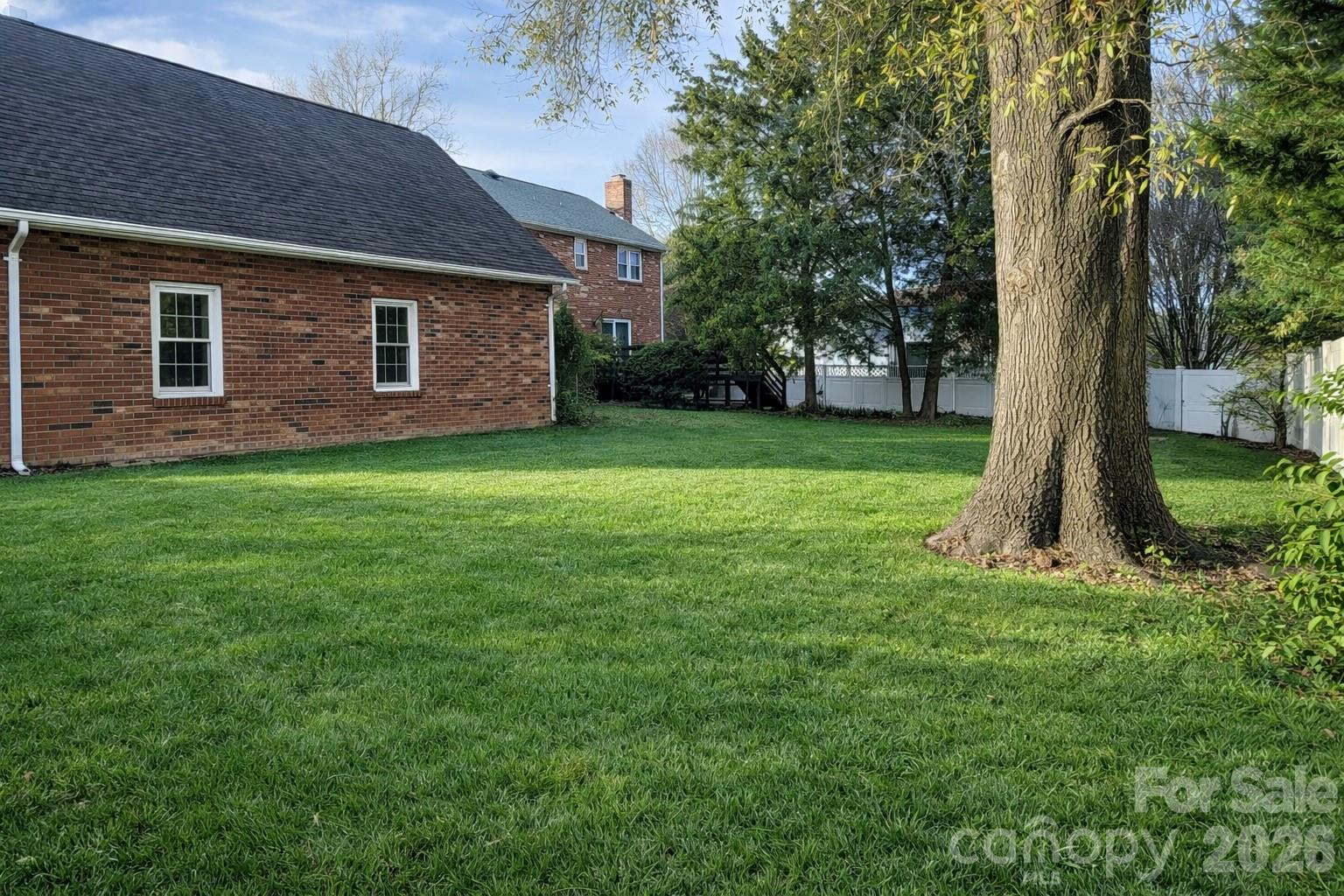 8225 Kensington Lane — Harrisburg