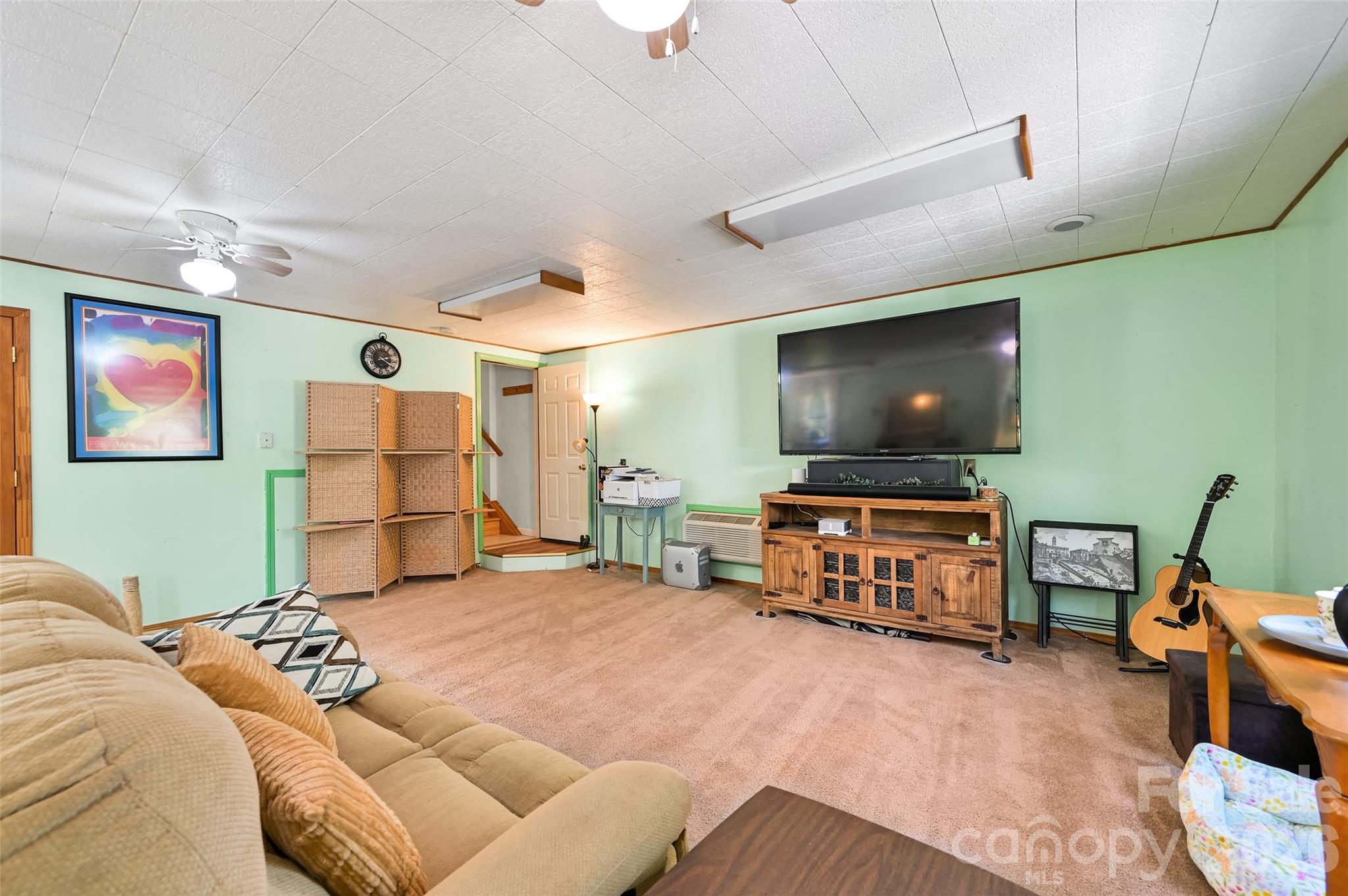 10 Black Locust Drive — Asheville