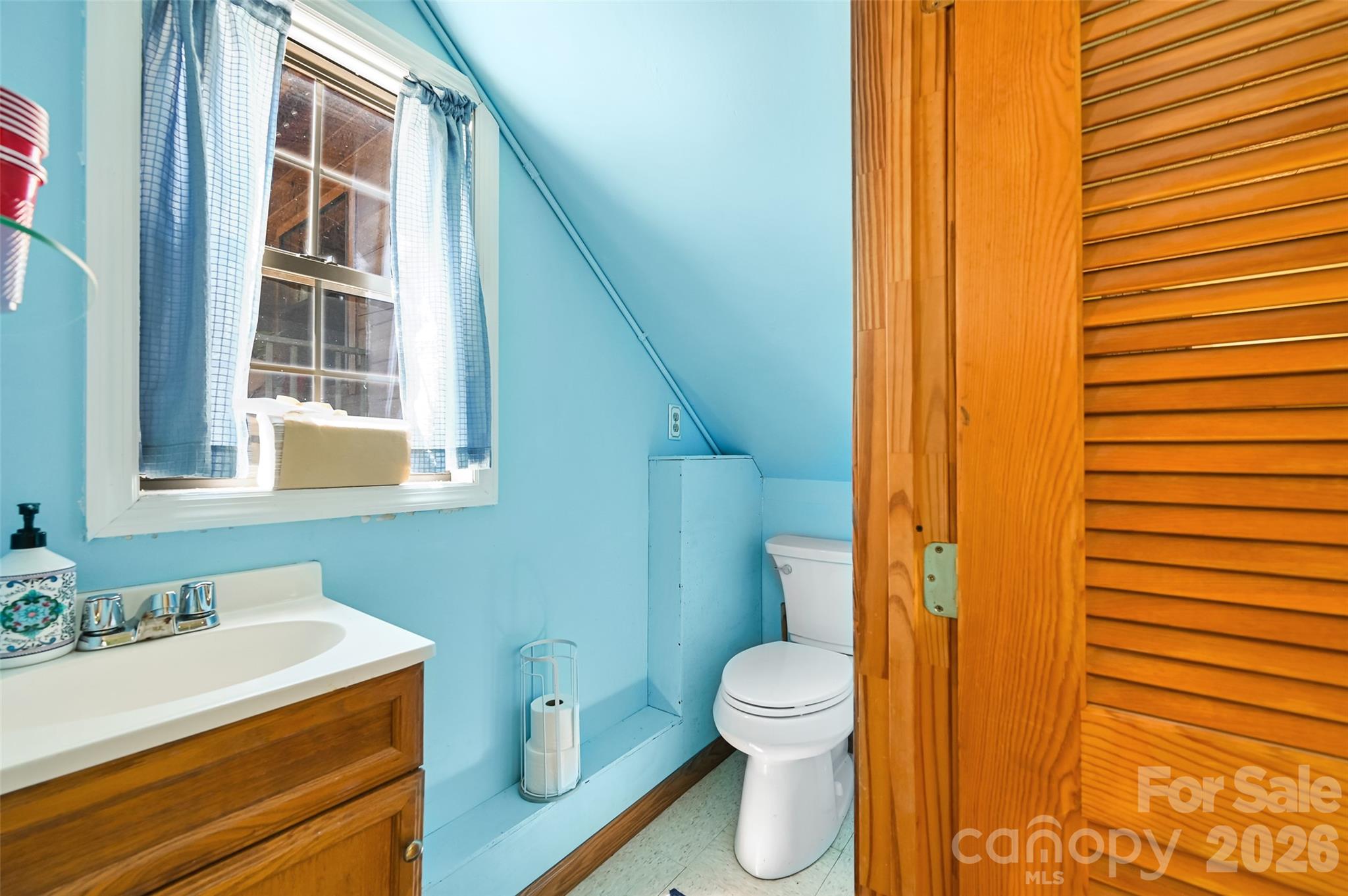 10 Black Locust Drive — Asheville