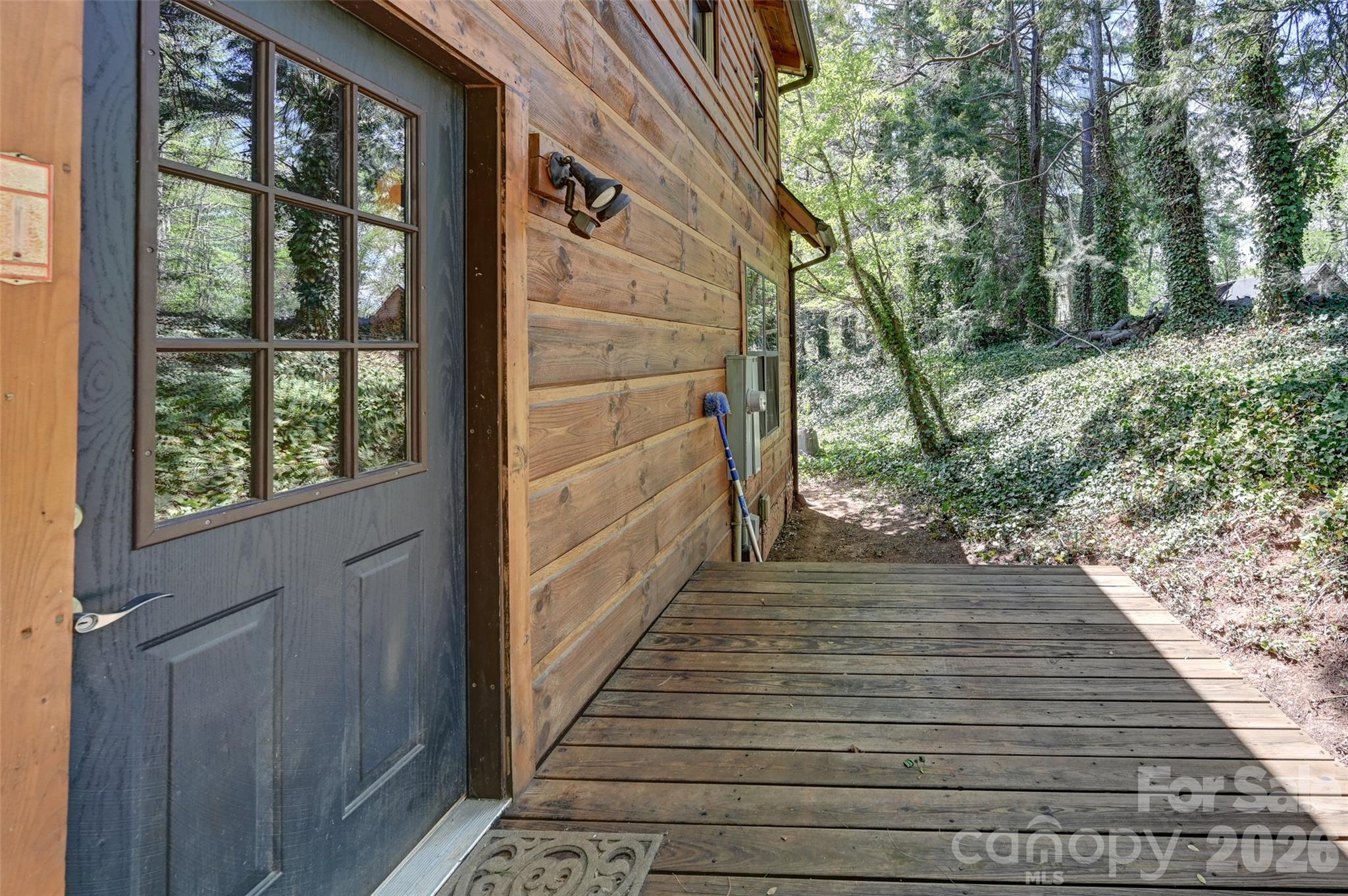 10 Black Locust Drive — Asheville