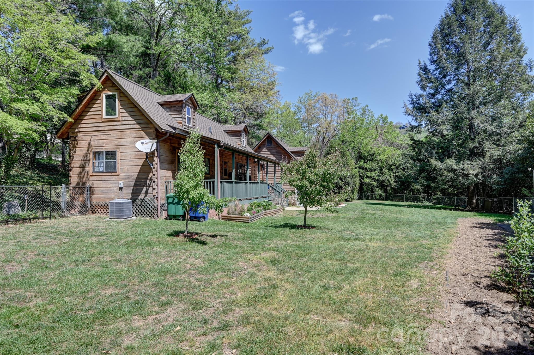 10 Black Locust Drive — Asheville