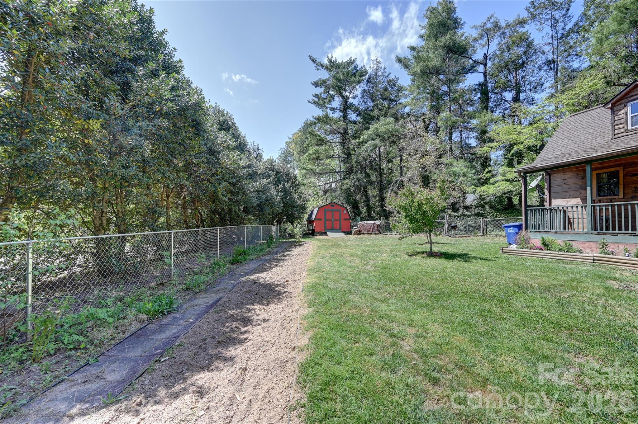 10 Black Locust Drive — Asheville