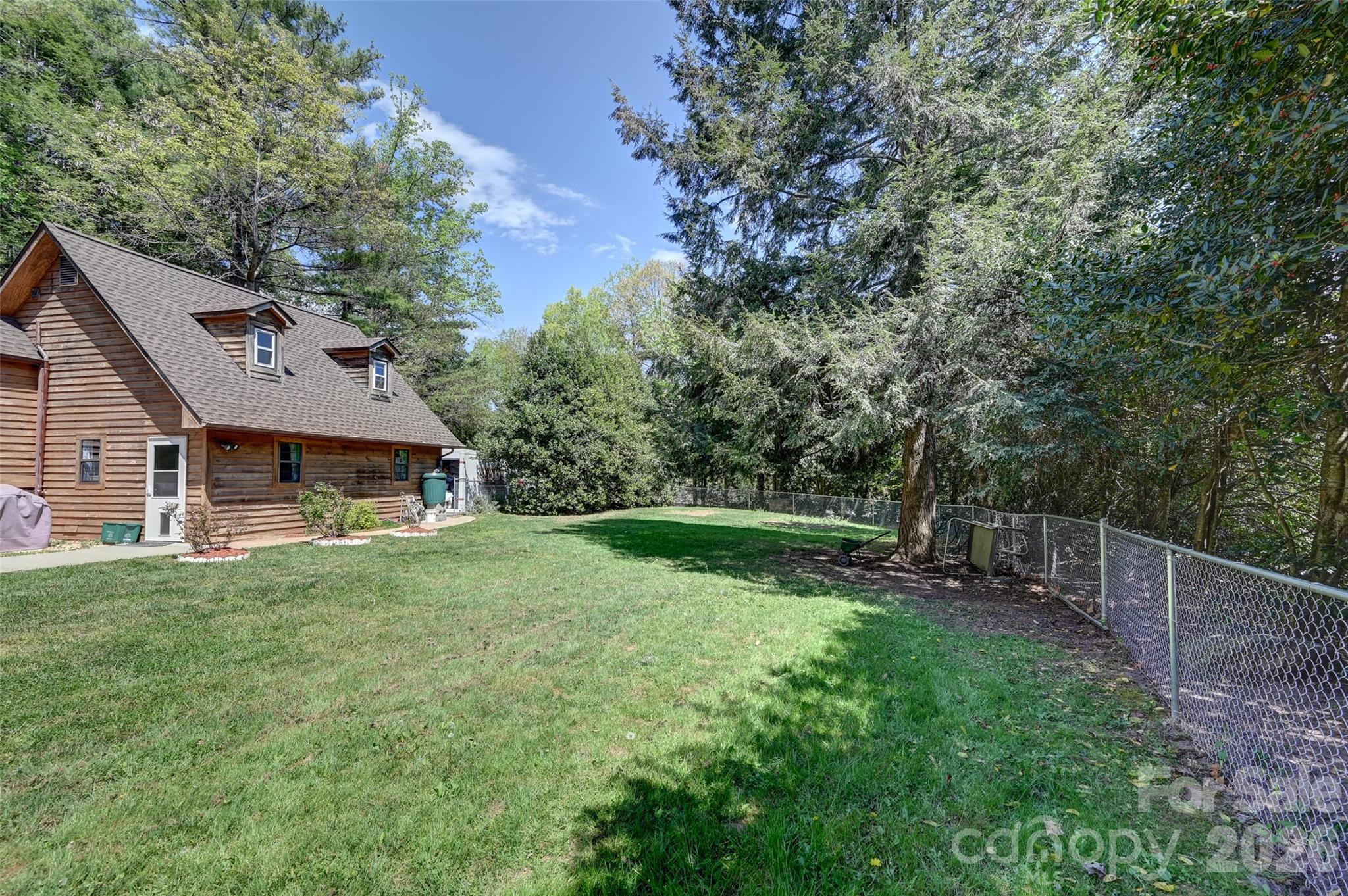 10 Black Locust Drive — Asheville