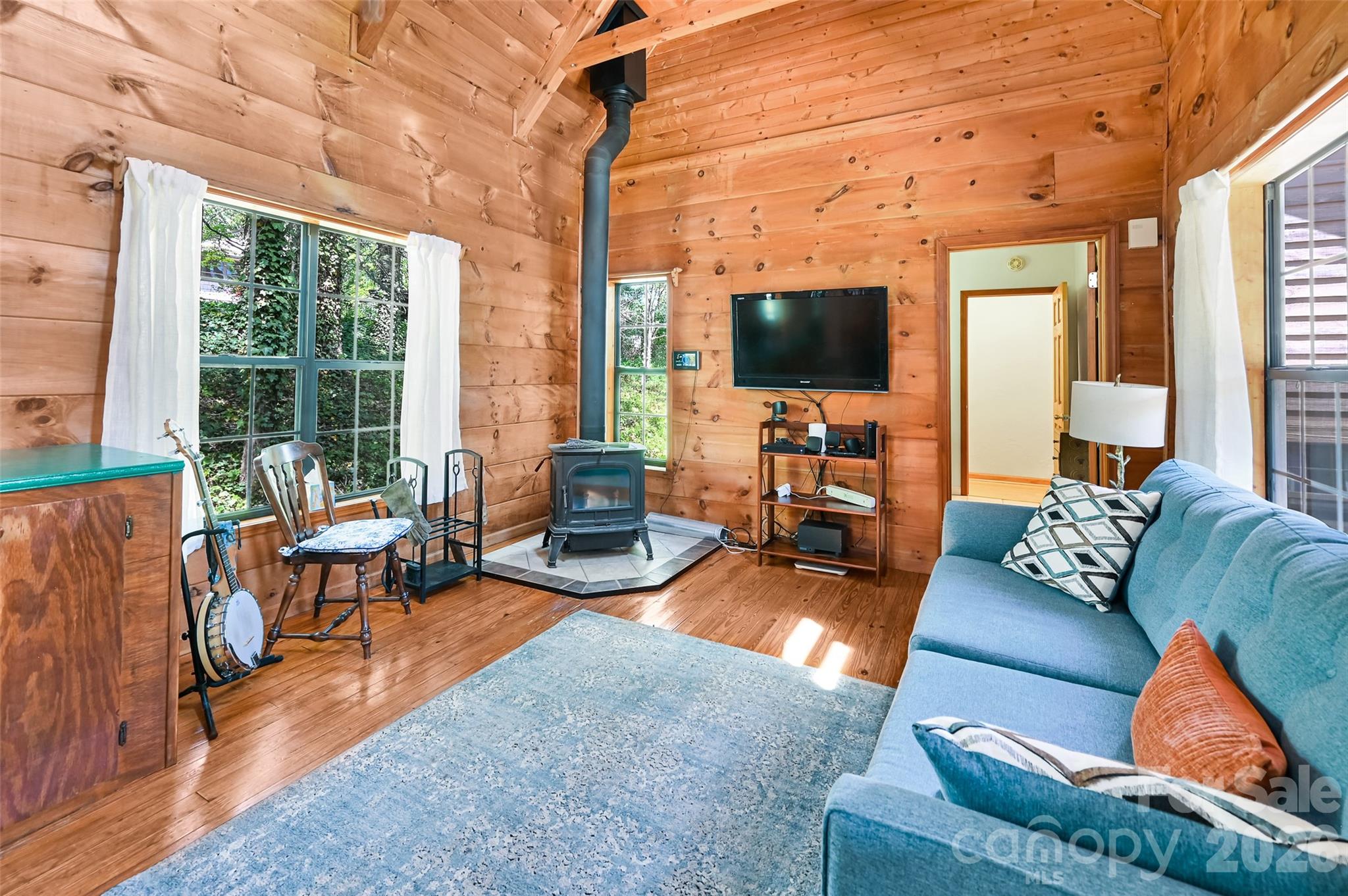 10 Black Locust Drive — Asheville