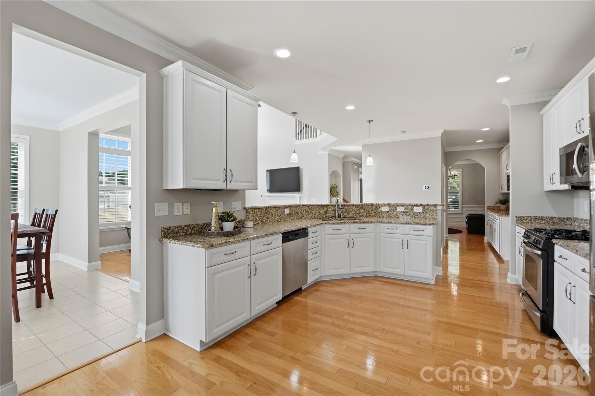 5068 Gladiola Way — Tega Cay