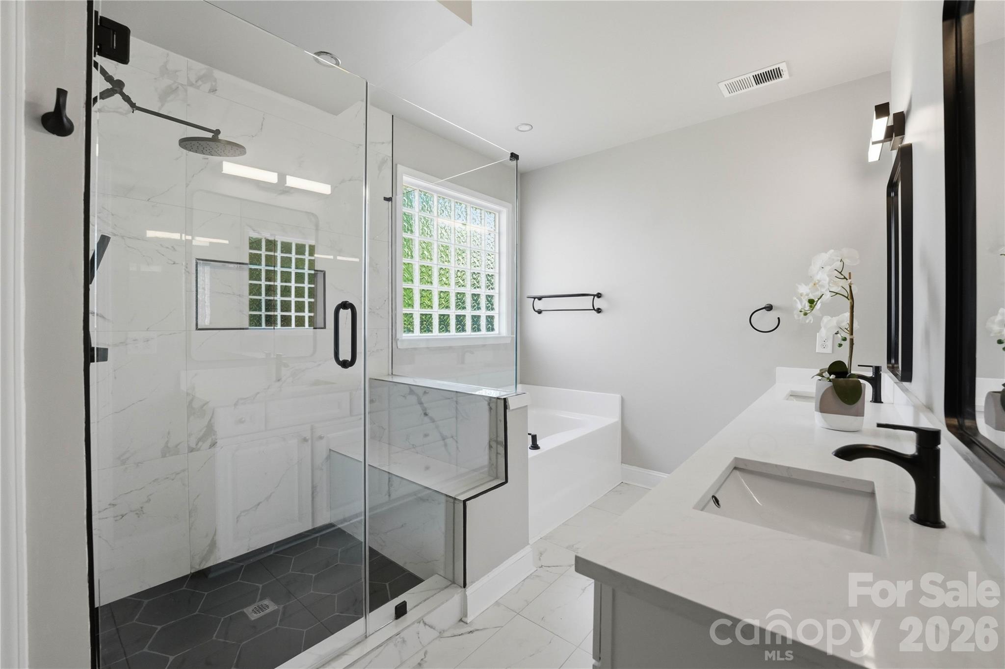 5068 Gladiola Way — Tega Cay