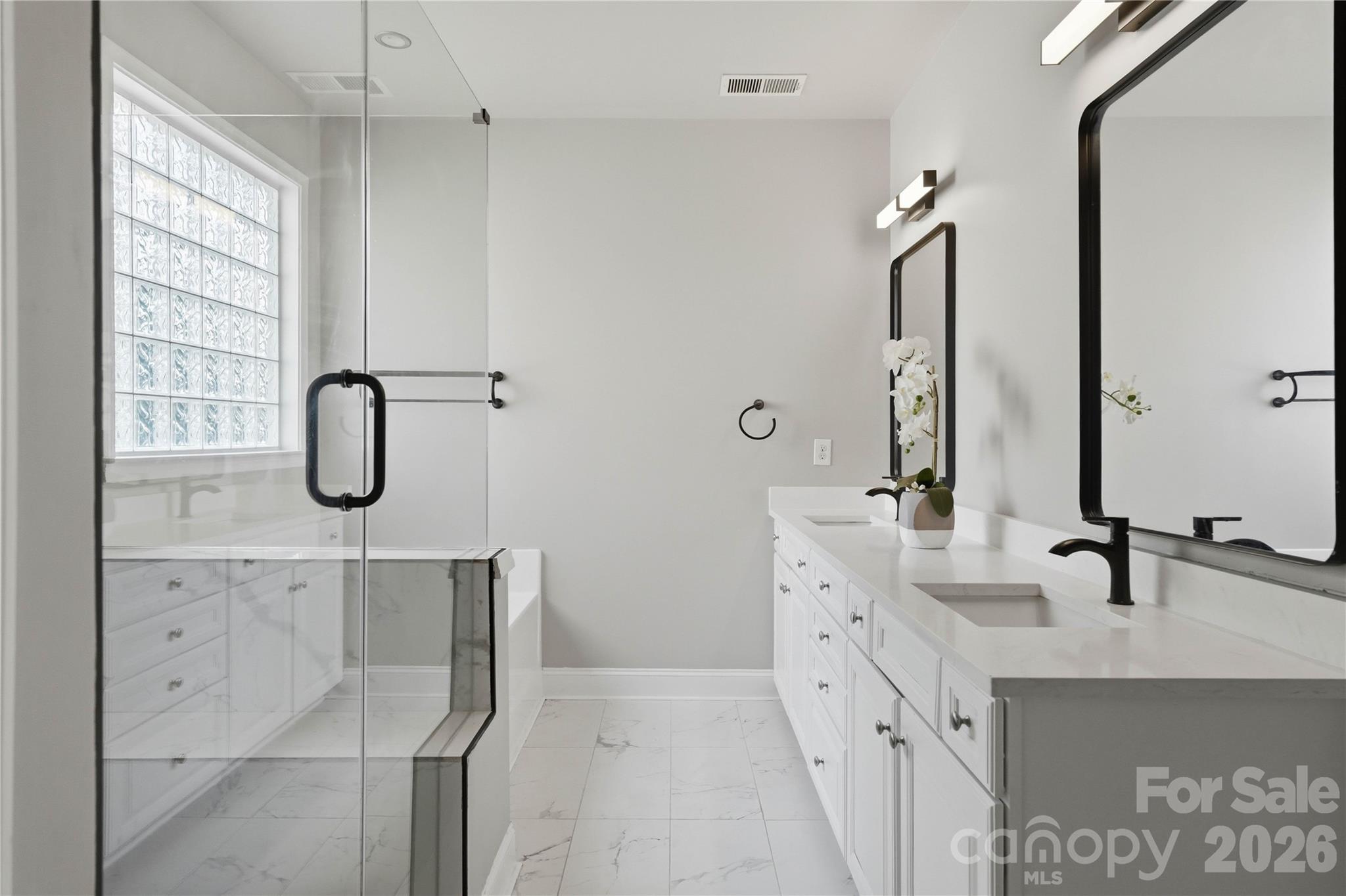 5068 Gladiola Way — Tega Cay