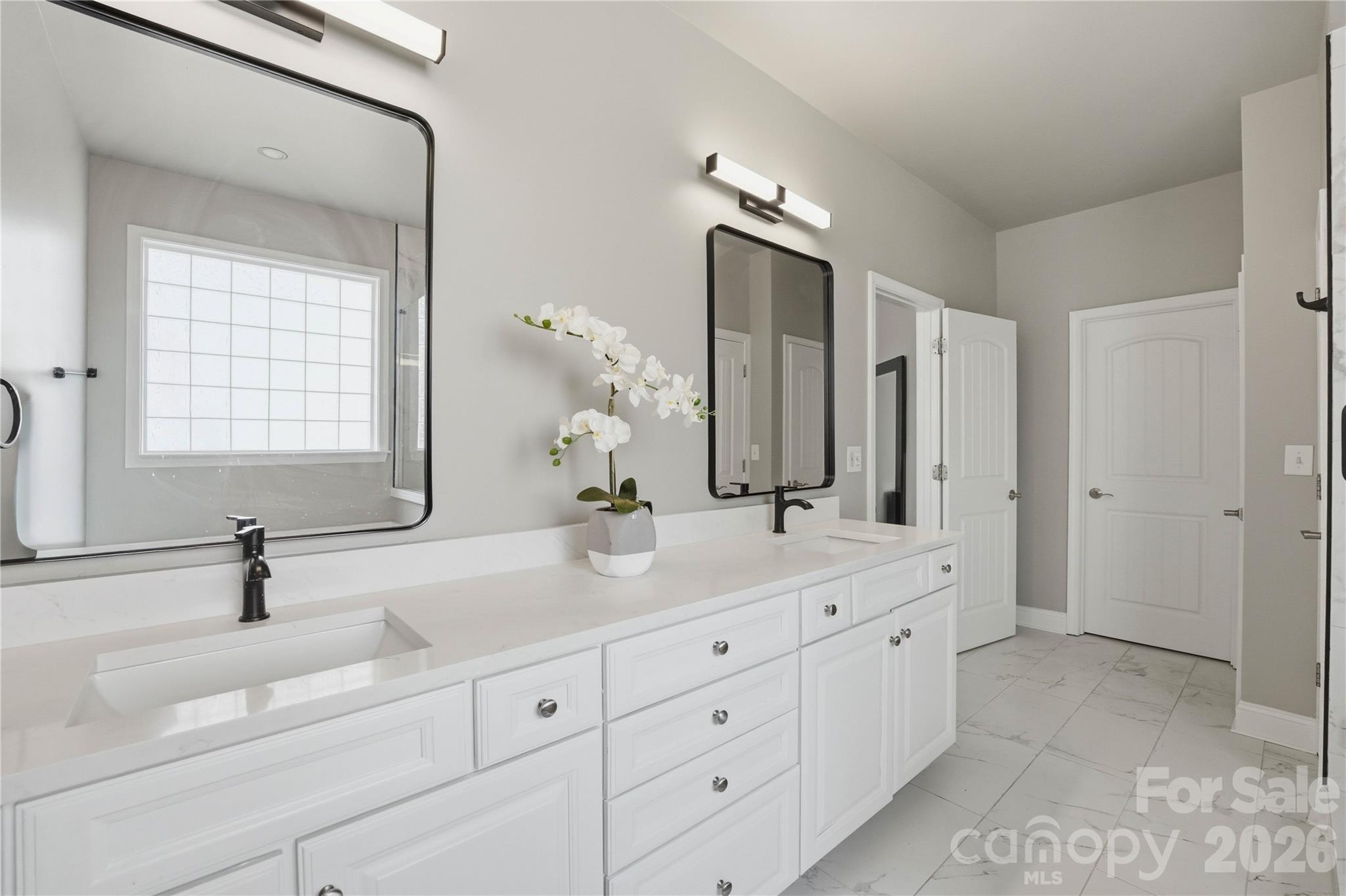 5068 Gladiola Way — Tega Cay