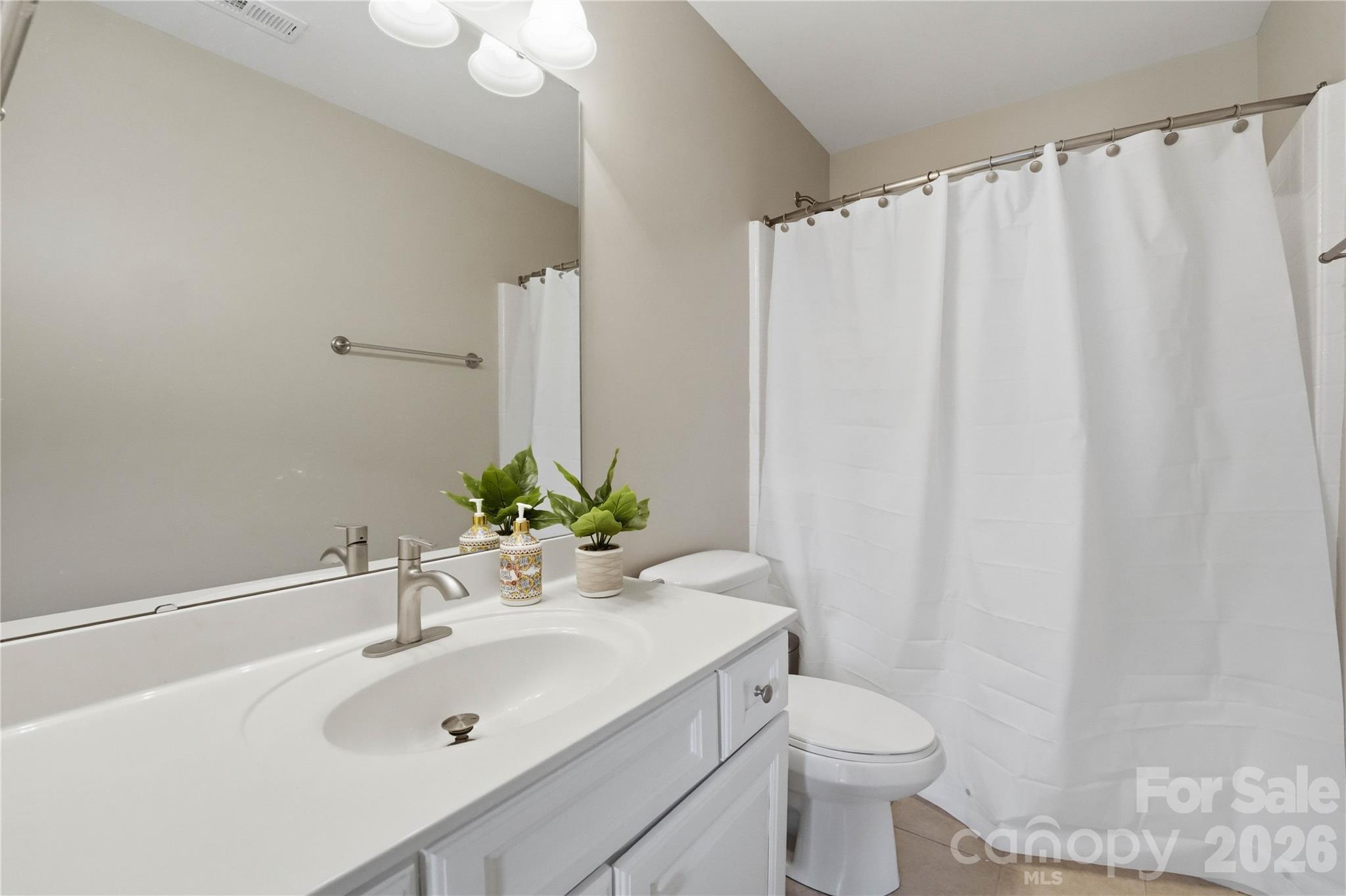 5068 Gladiola Way — Tega Cay