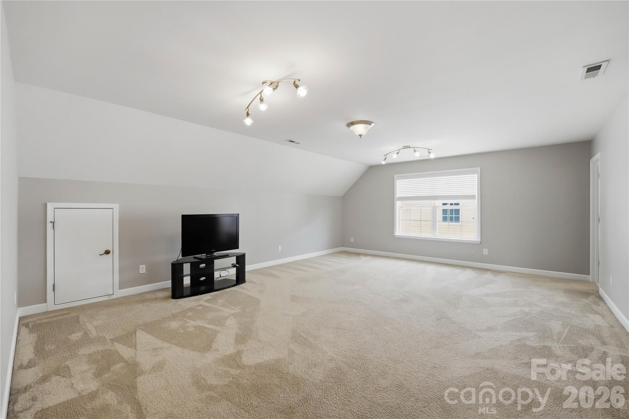 5068 Gladiola Way — Tega Cay