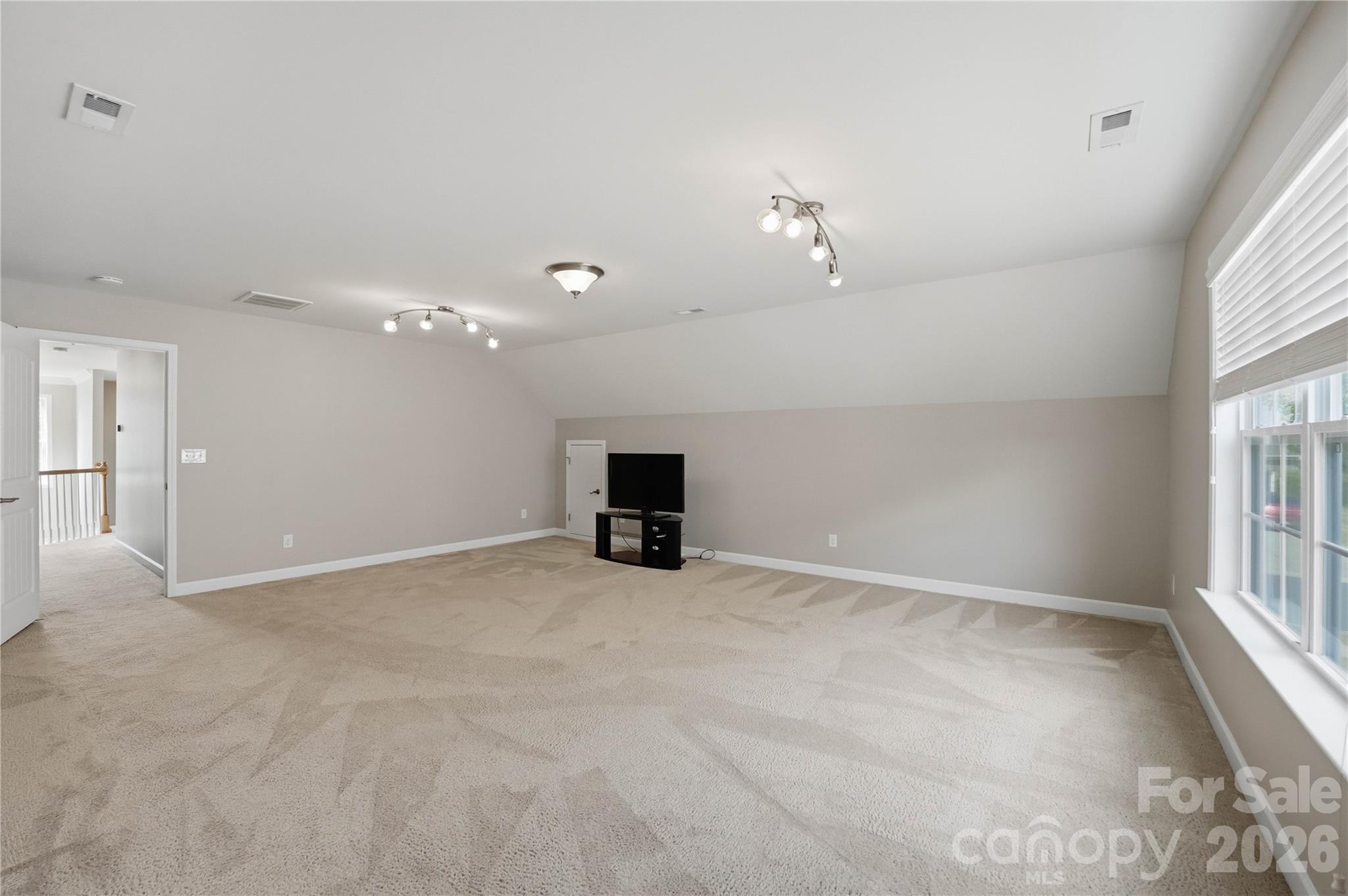 5068 Gladiola Way — Tega Cay