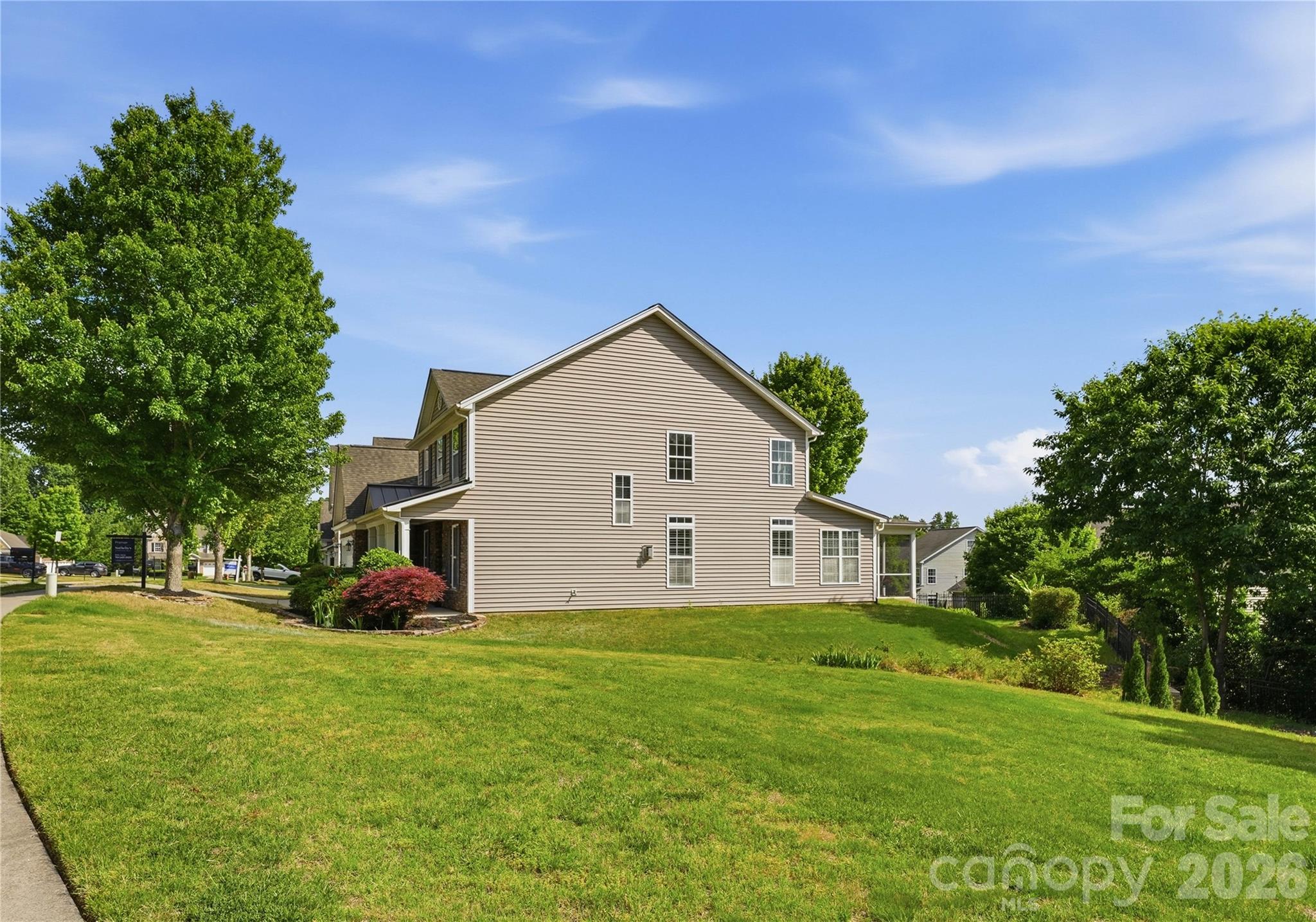 5068 Gladiola Way — Tega Cay