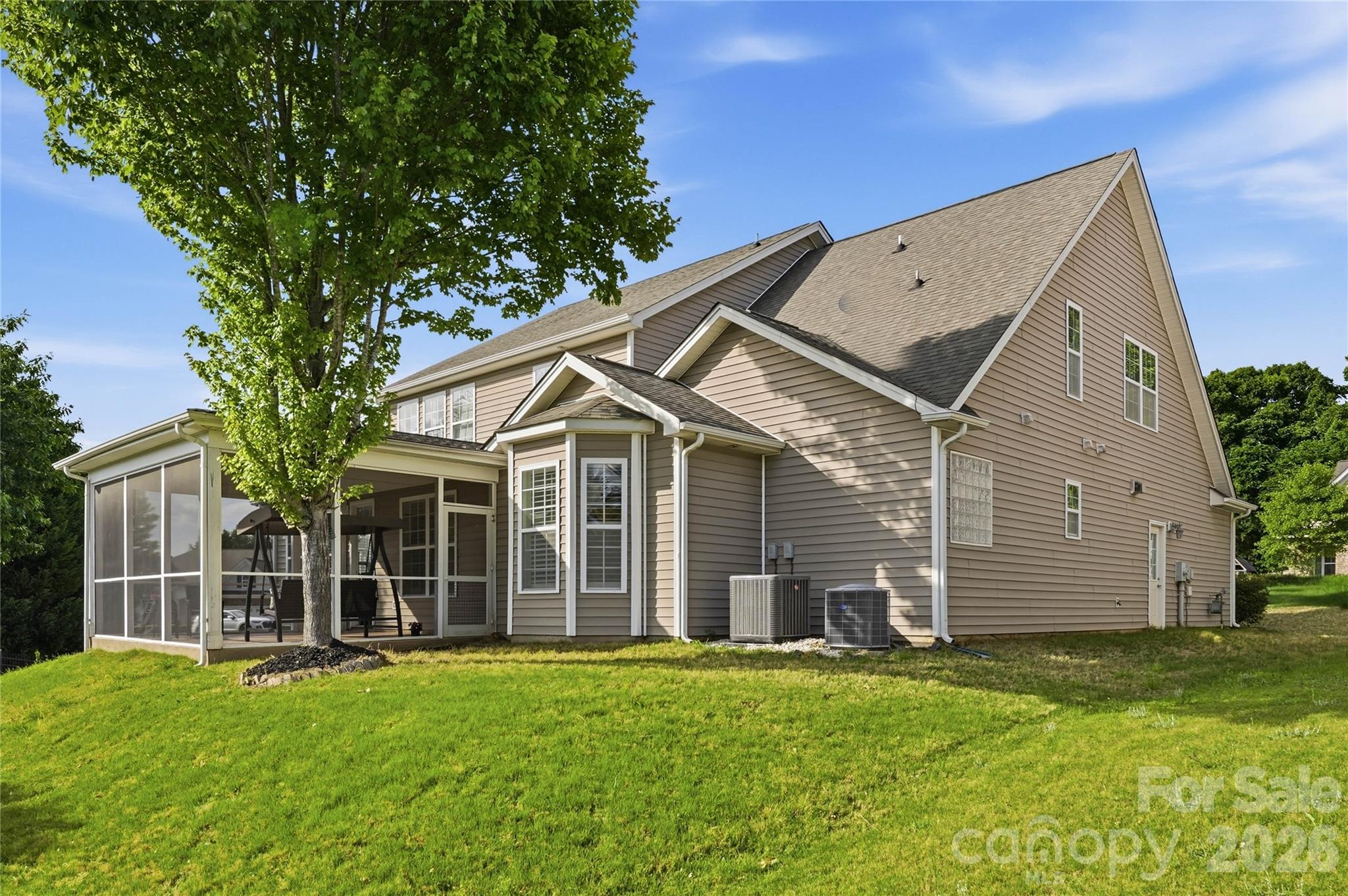 5068 Gladiola Way — Tega Cay