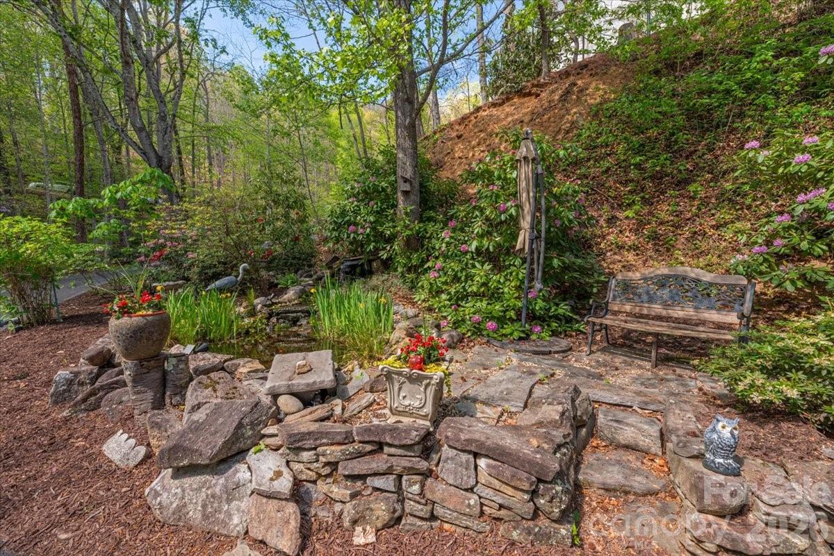 1108 Rocky Knob Road — Waynesville