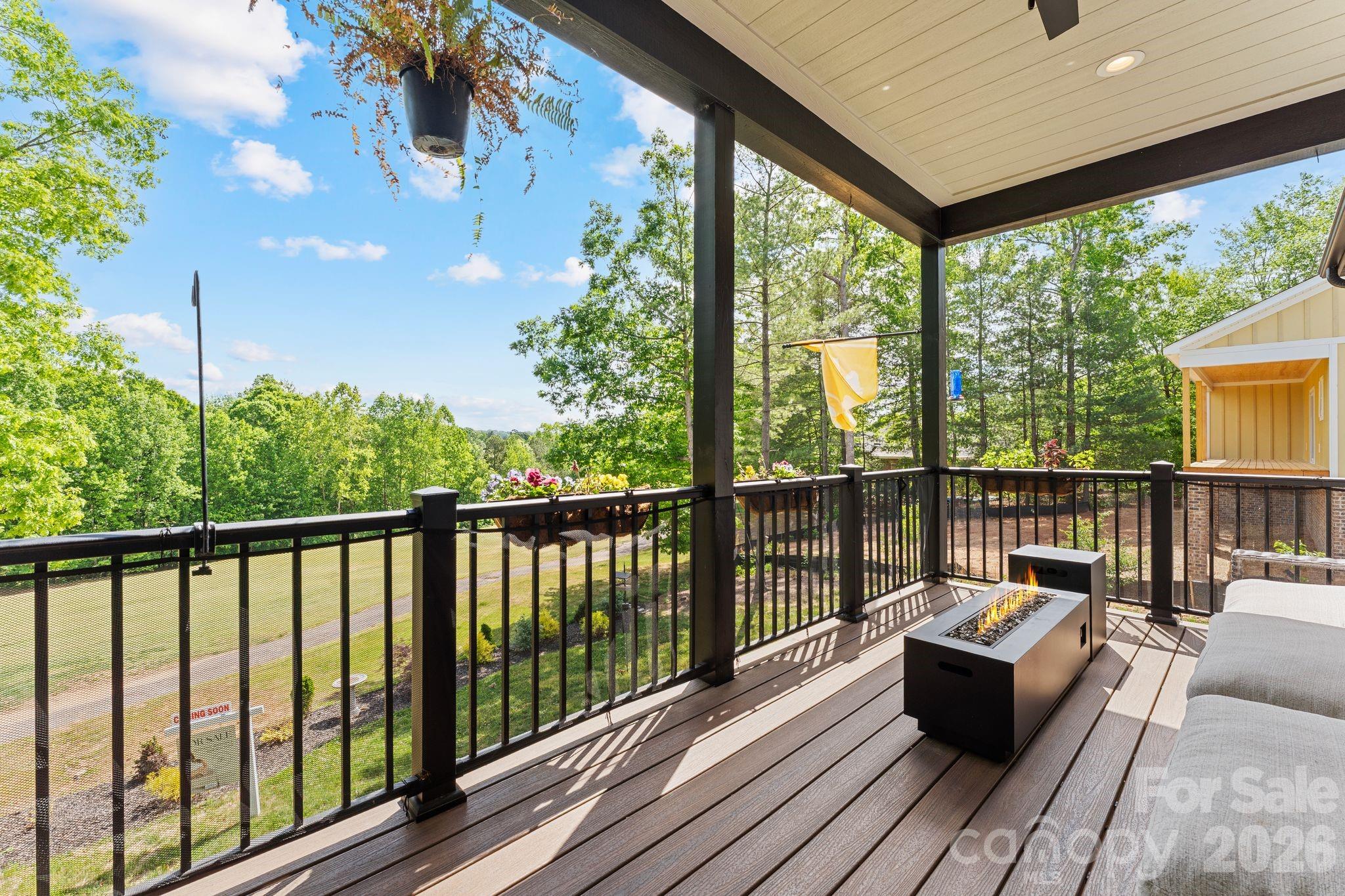 1116 Players Ridge Road — Hickory