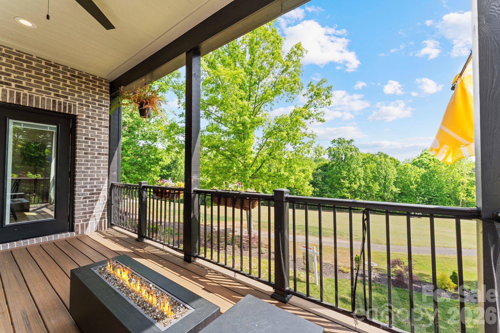 1116 Players Ridge Road — Hickory