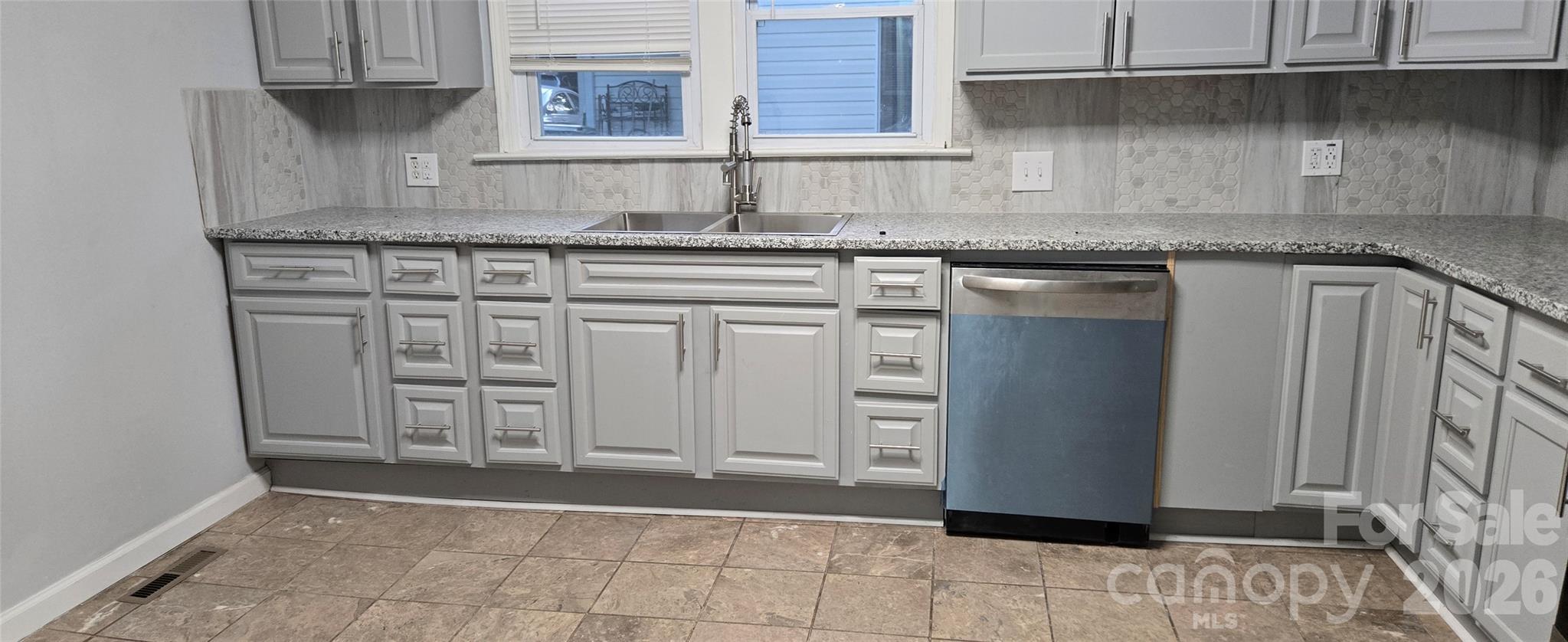 227 W B Street — Newton