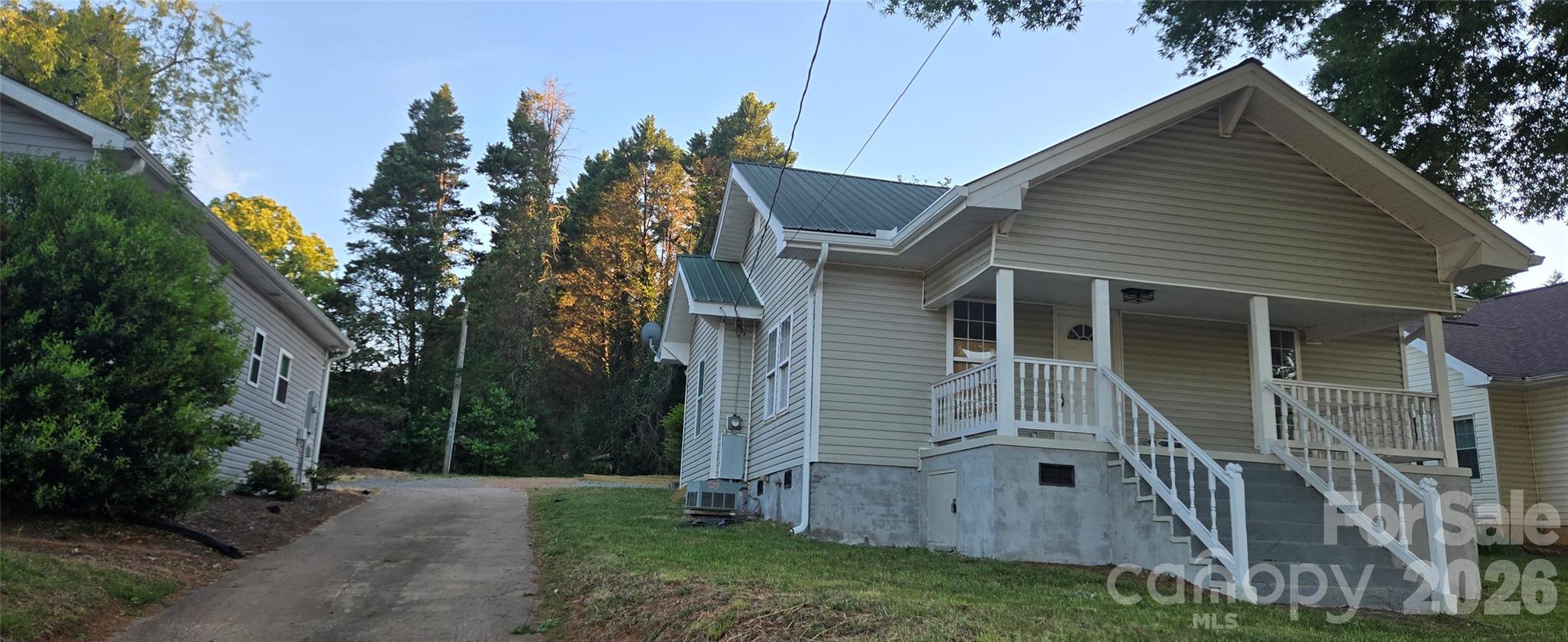 227 W B Street — Newton