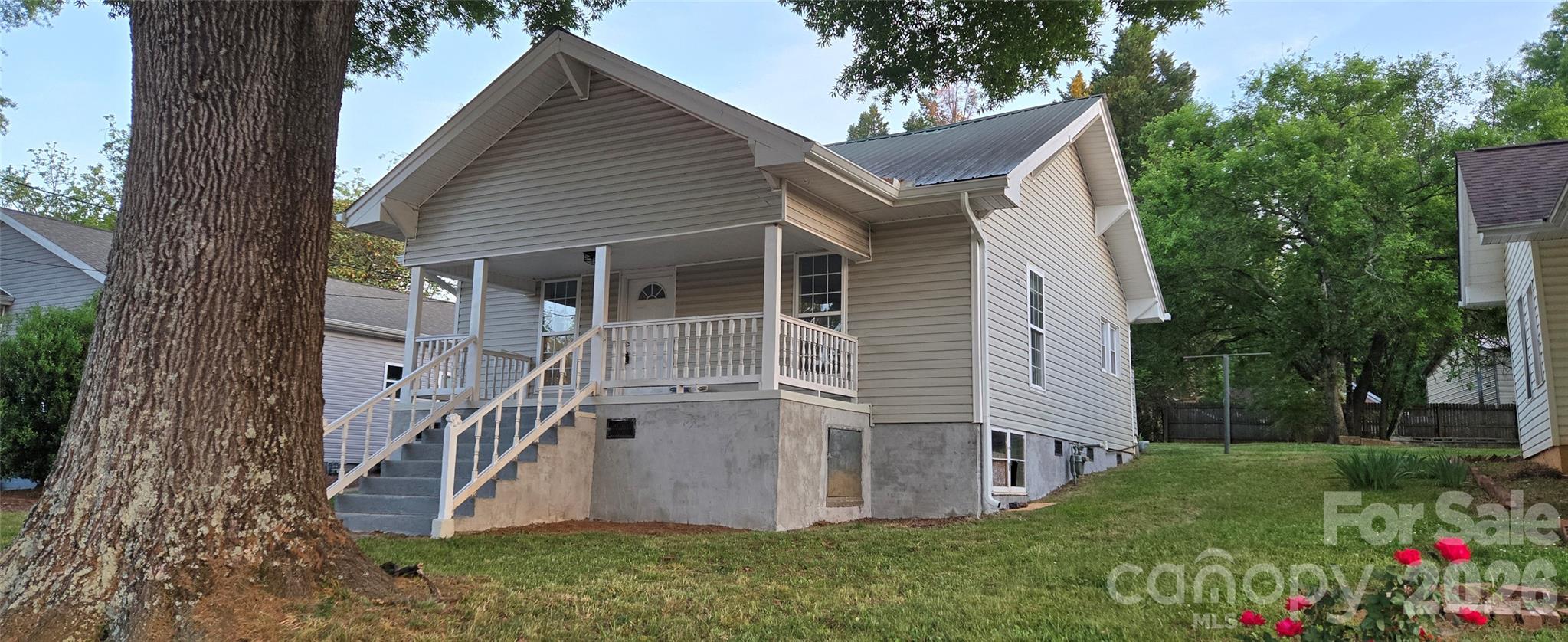 227 W B Street — Newton