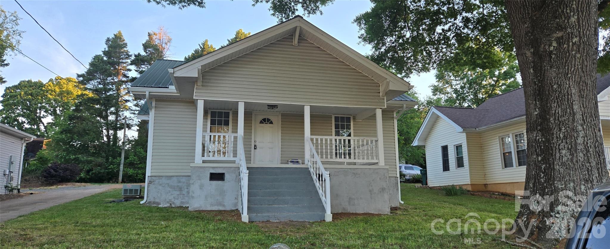 227 W B Street — Newton