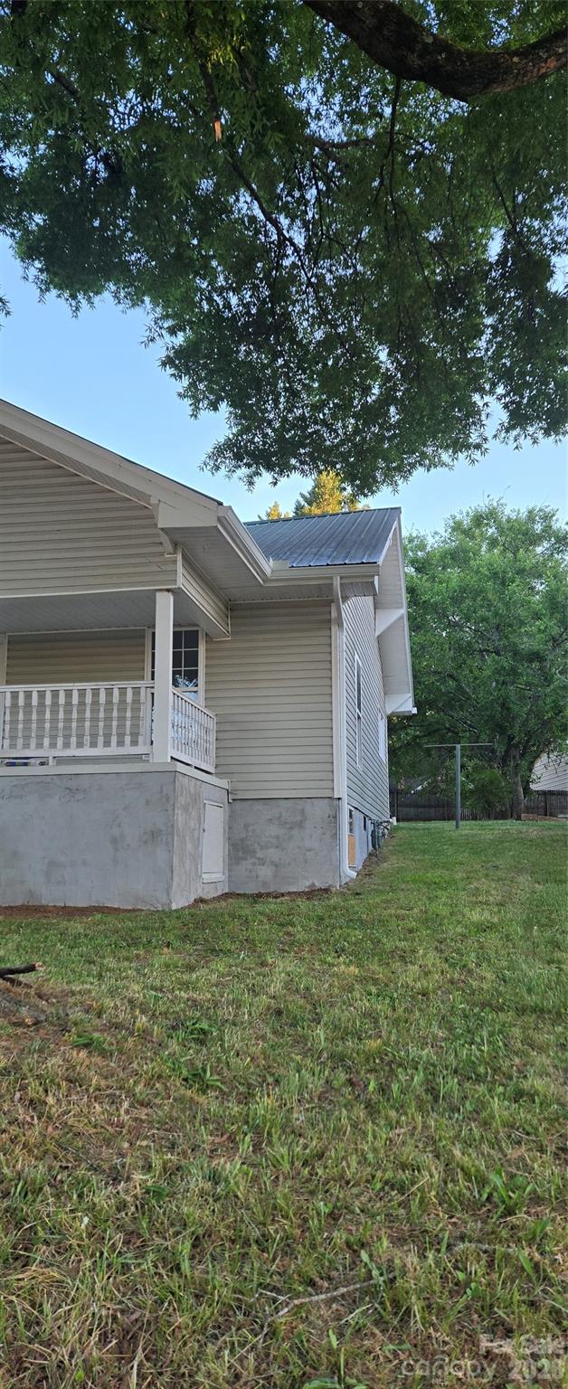 227 W B Street — Newton