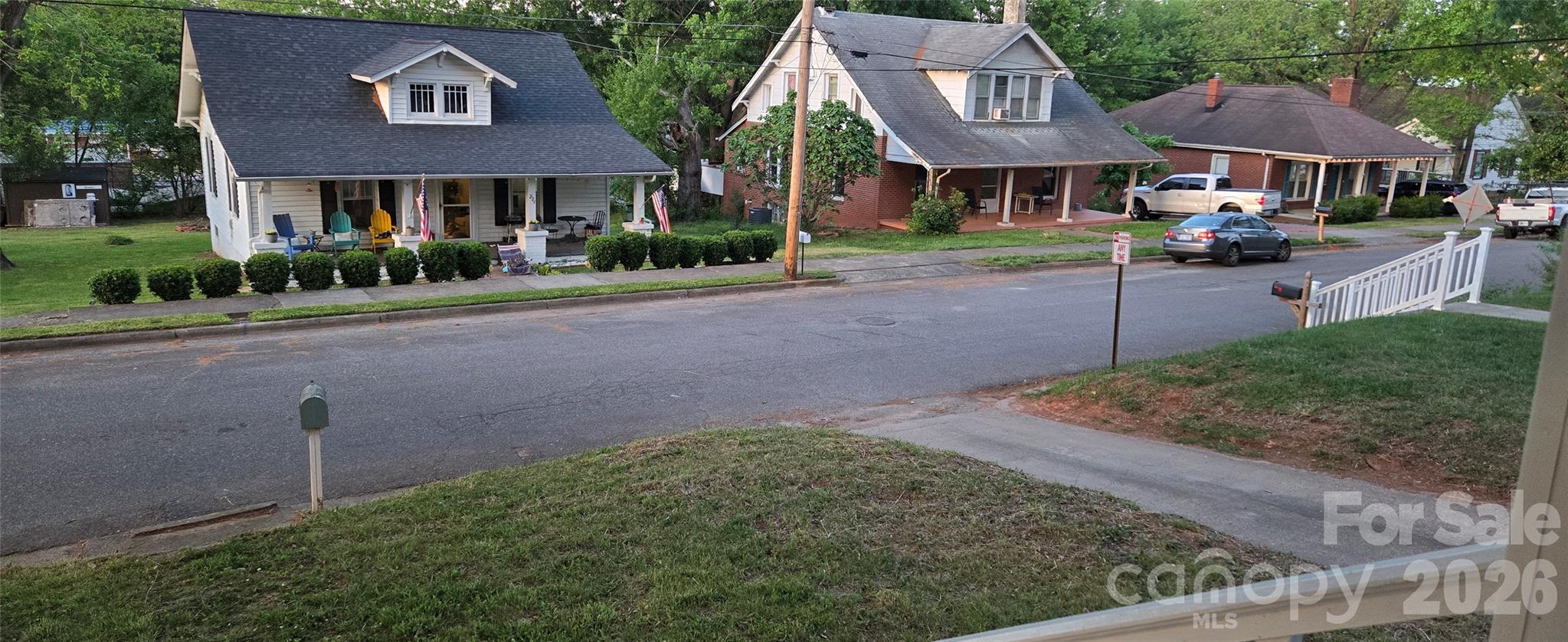 227 W B Street — Newton