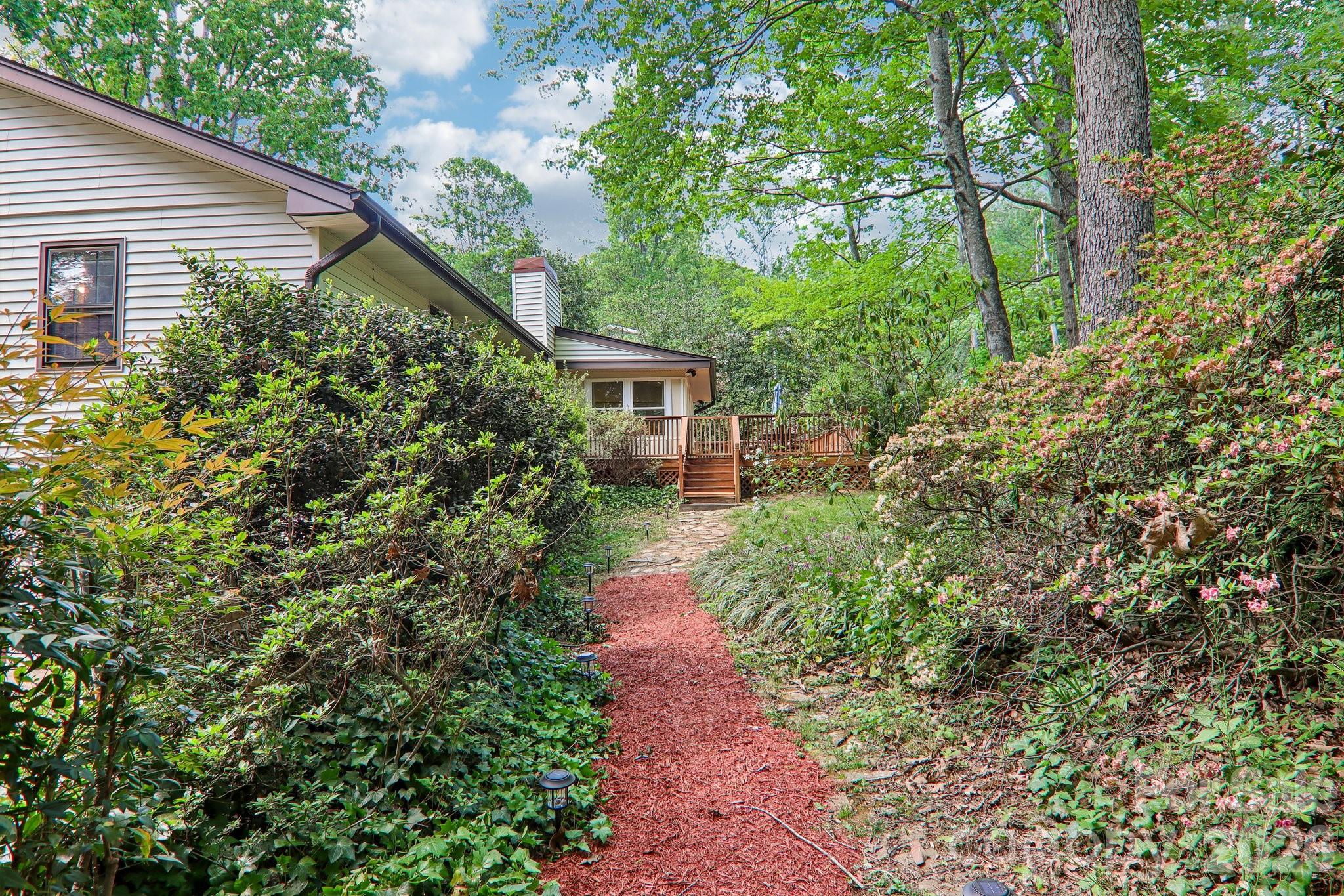 14 Forest Ridge Drive — Arden