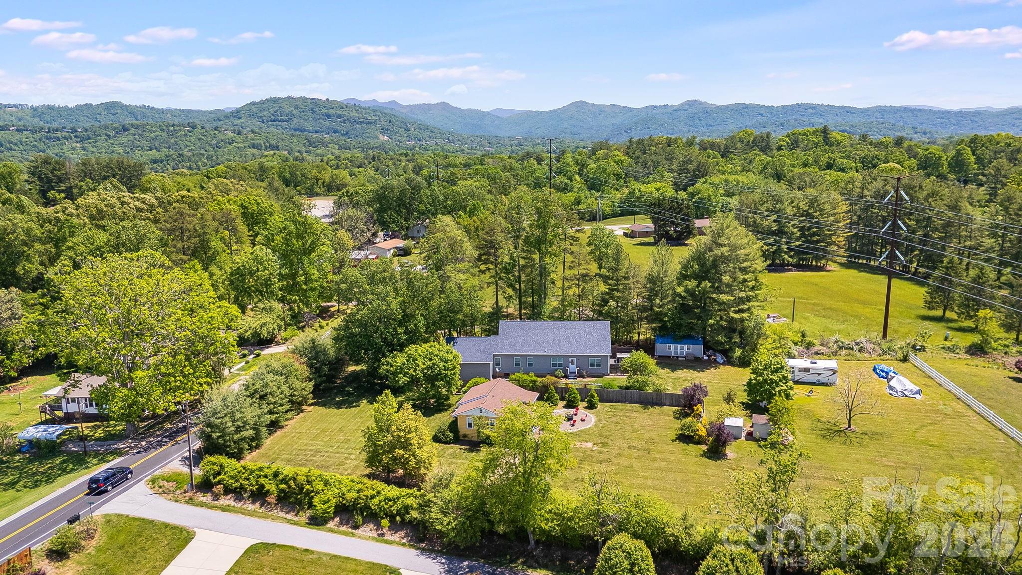 144 Macedonia Road — Asheville