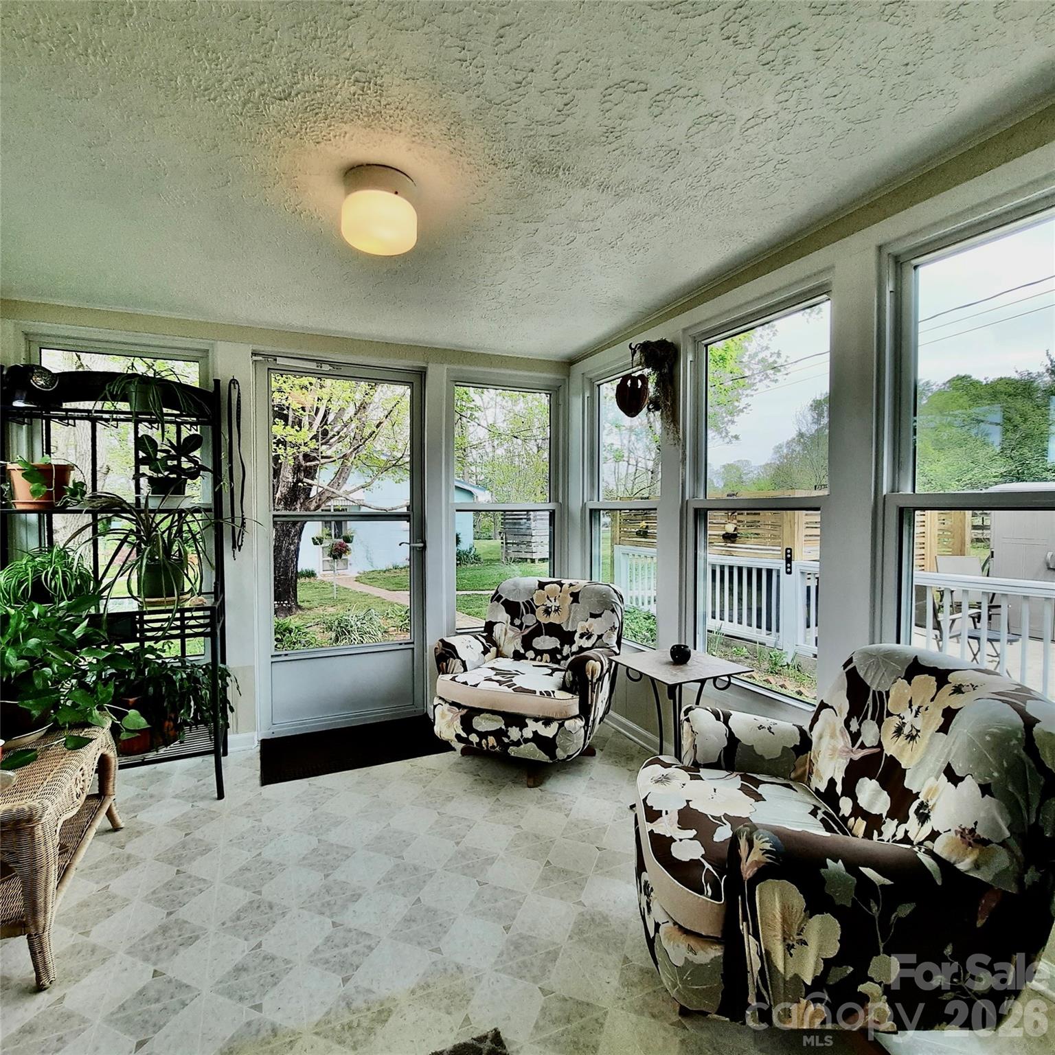 604 Substation Street — Hendersonville