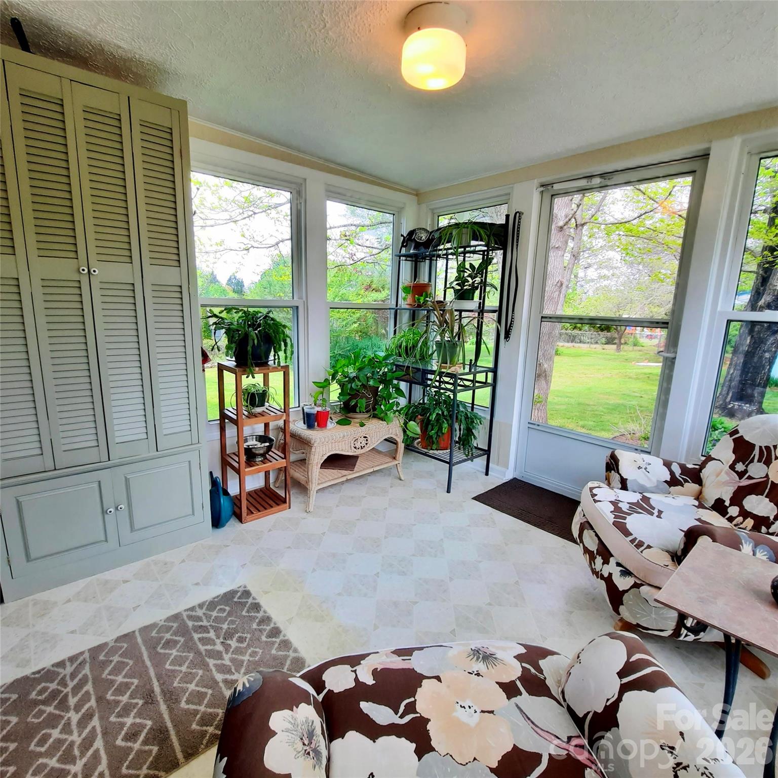604 Substation Street — Hendersonville