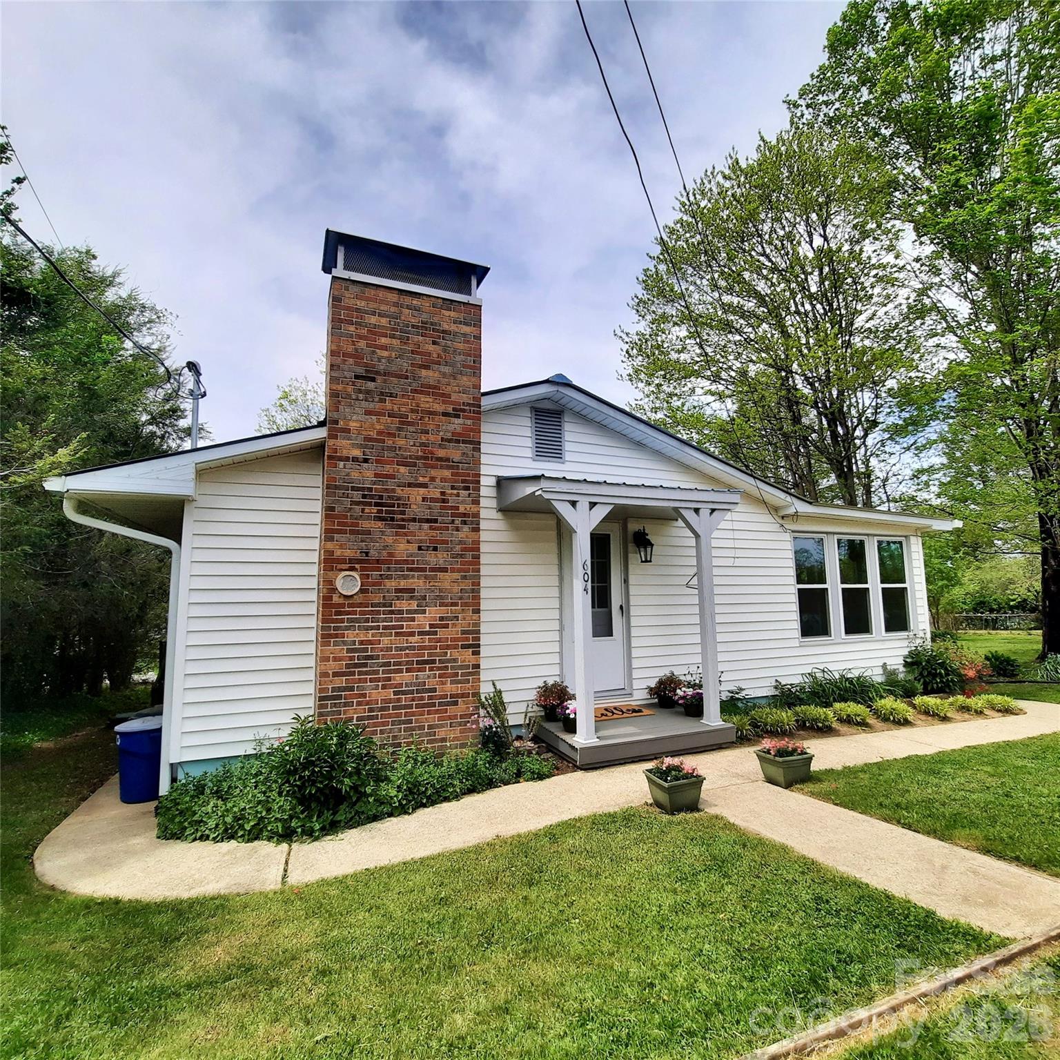 604 Substation Street — Hendersonville