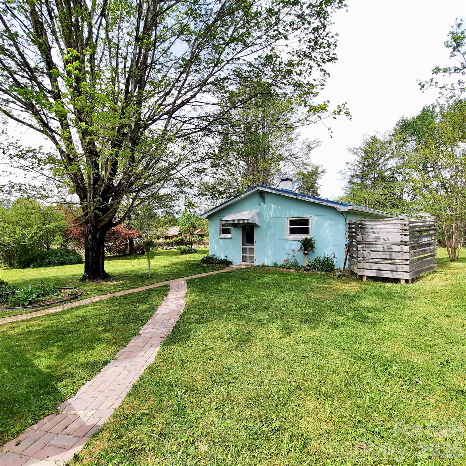 604 Substation Street — Hendersonville