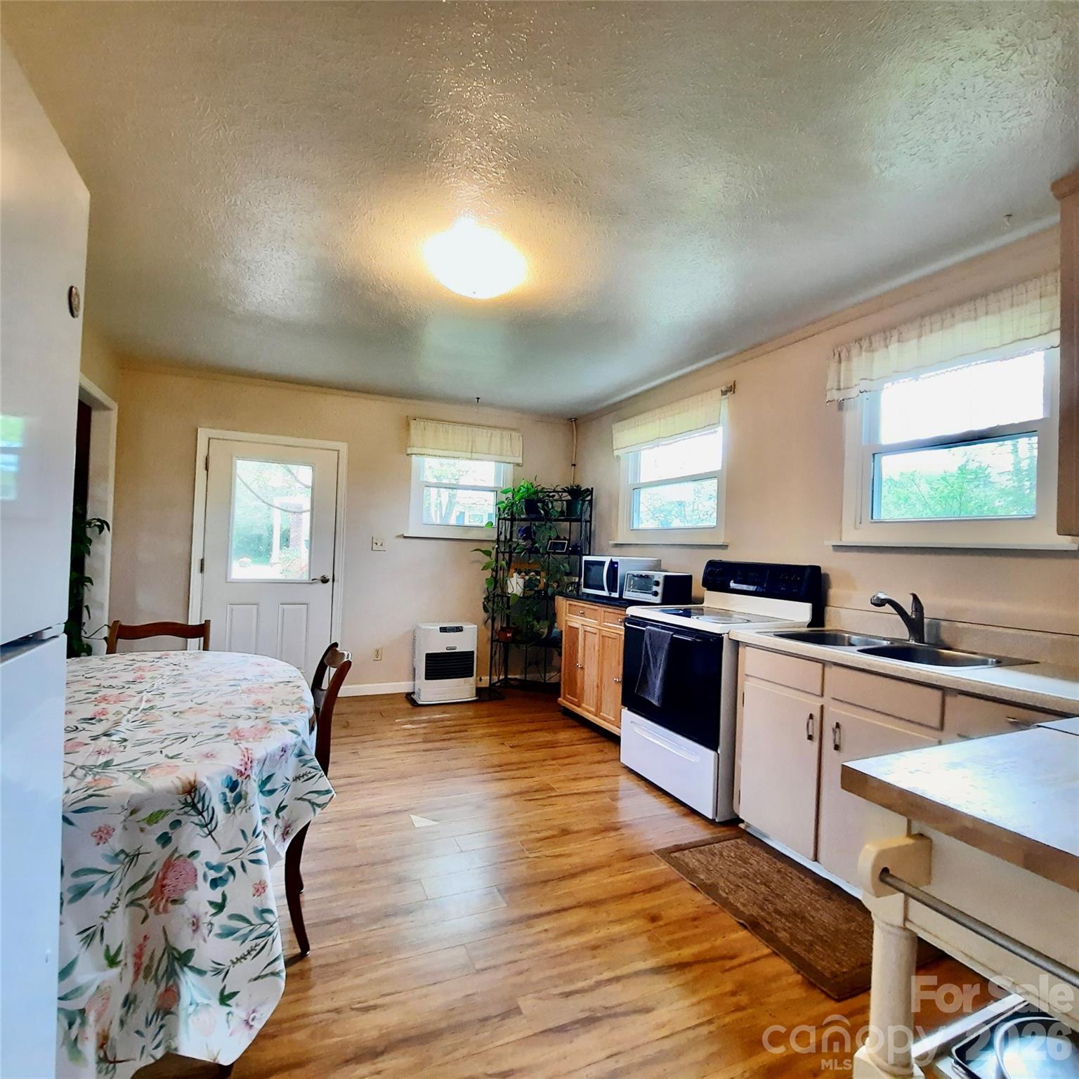604 Substation Street — Hendersonville
