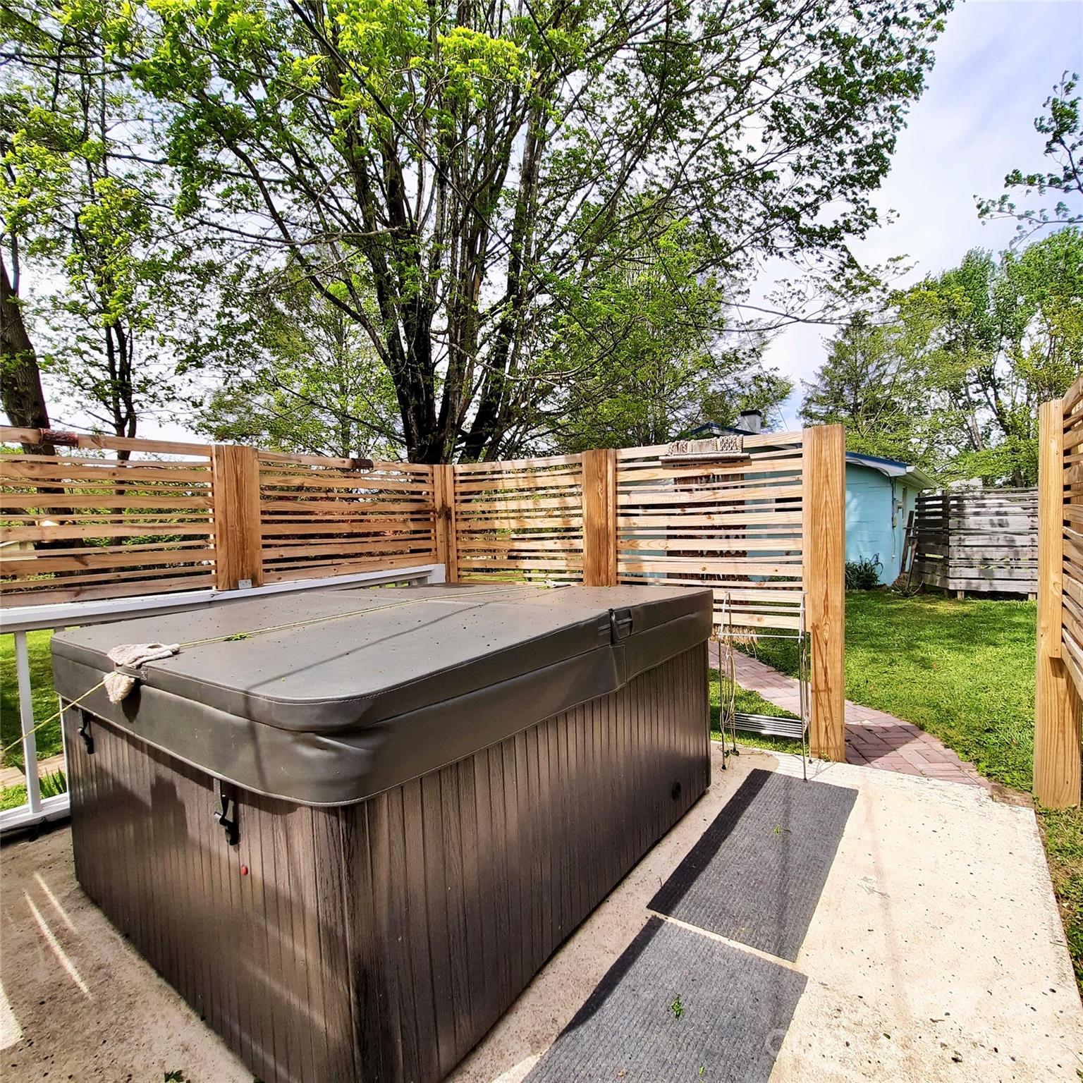604 Substation Street — Hendersonville