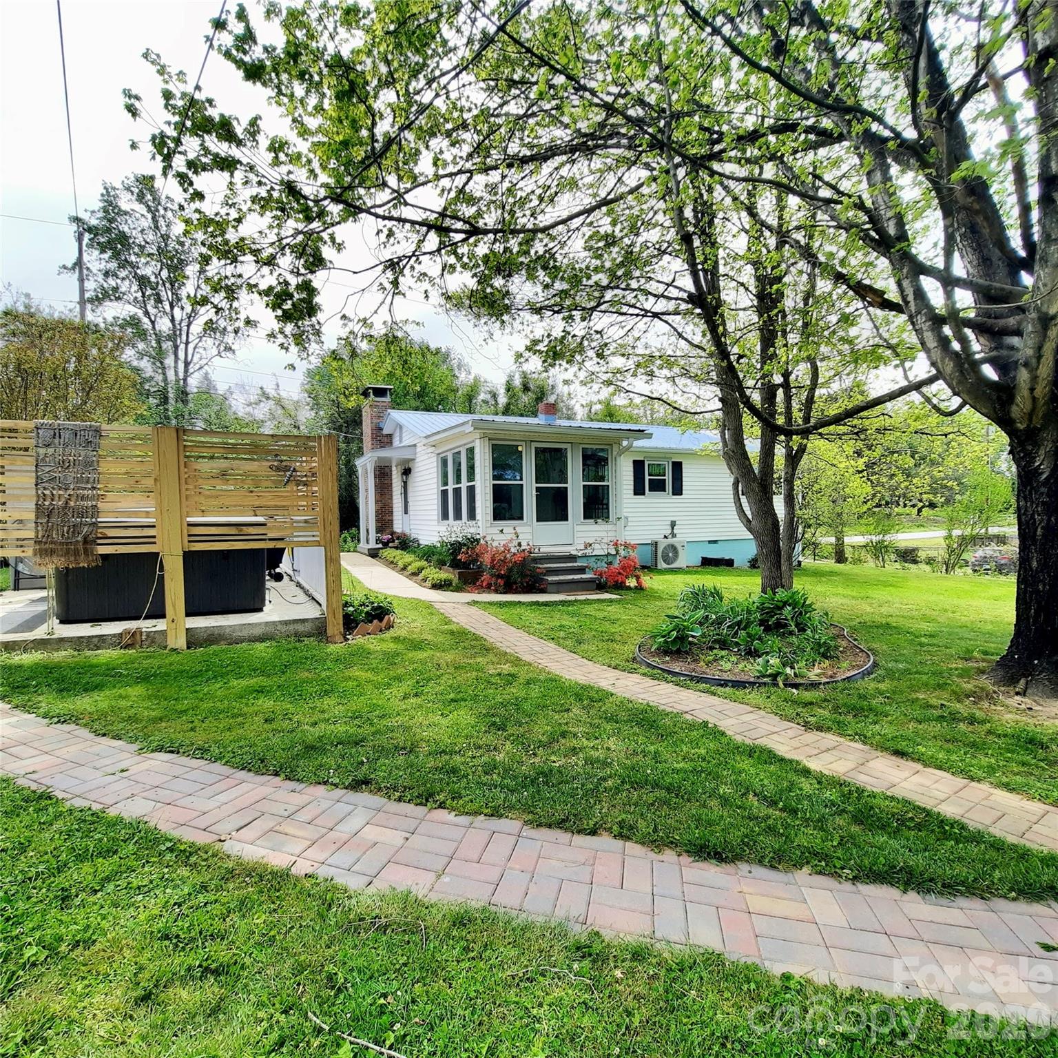 604 Substation Street — Hendersonville