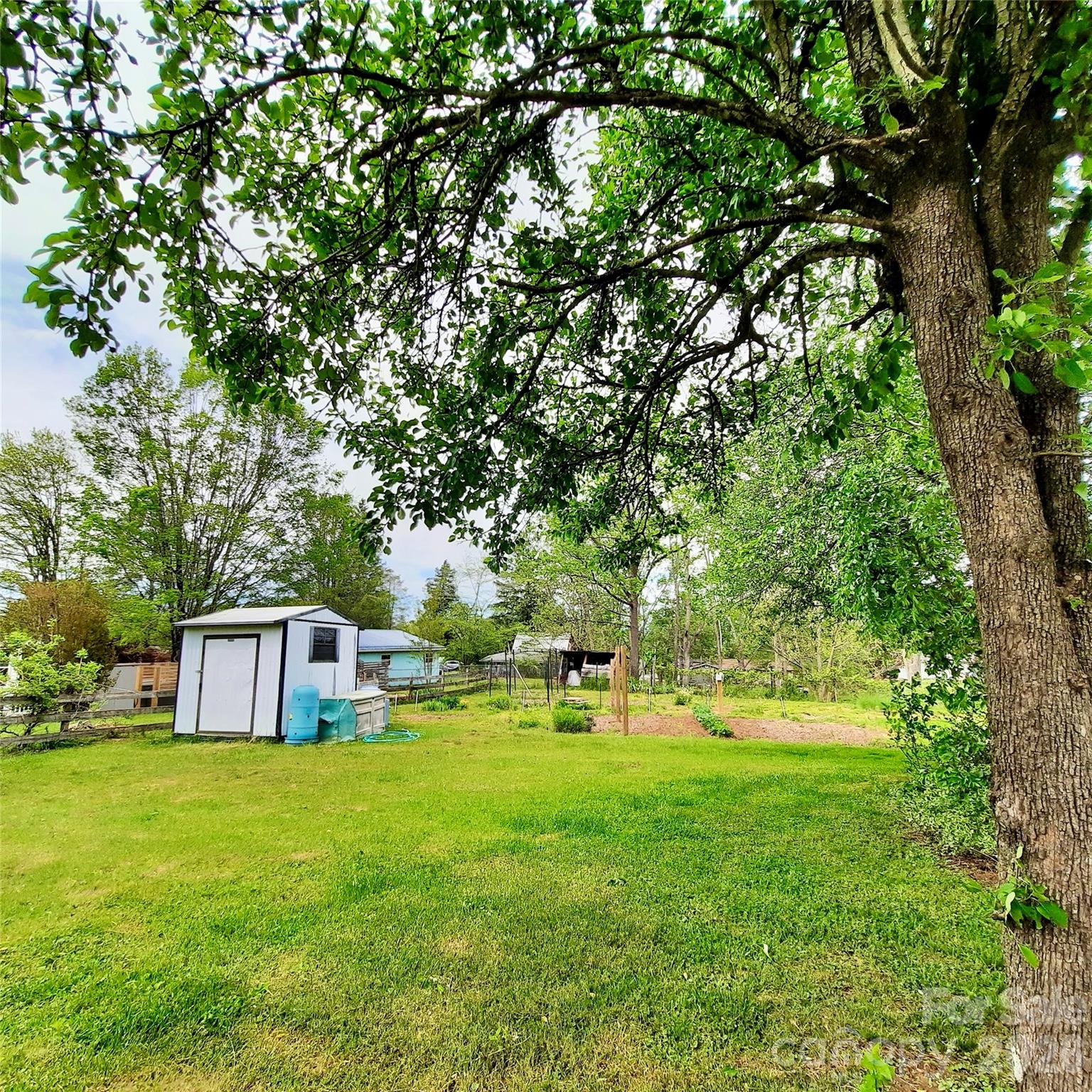 604 Substation Street — Hendersonville